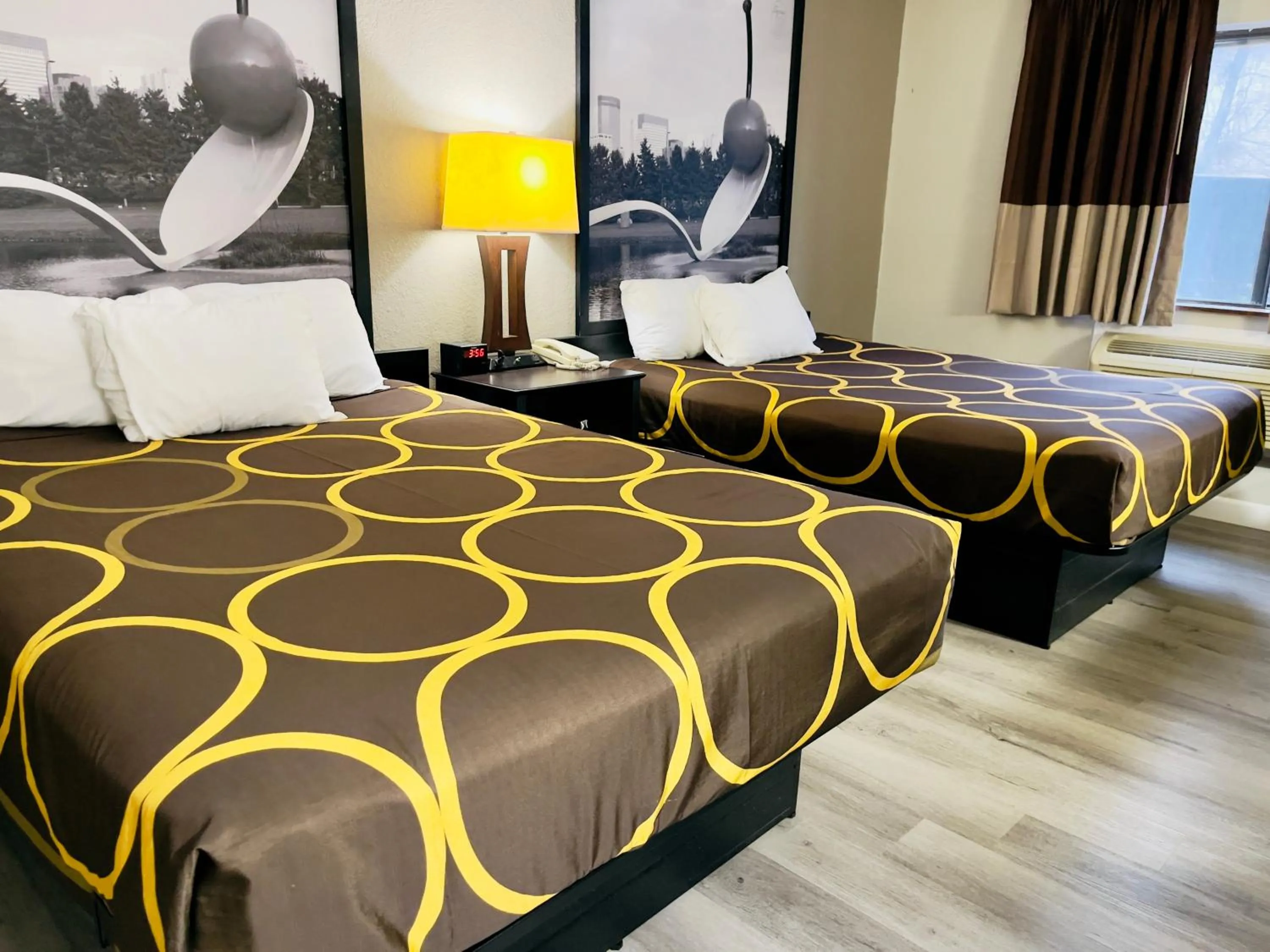 Bedroom, Bed in Super 8 by Wyndham Shakopee