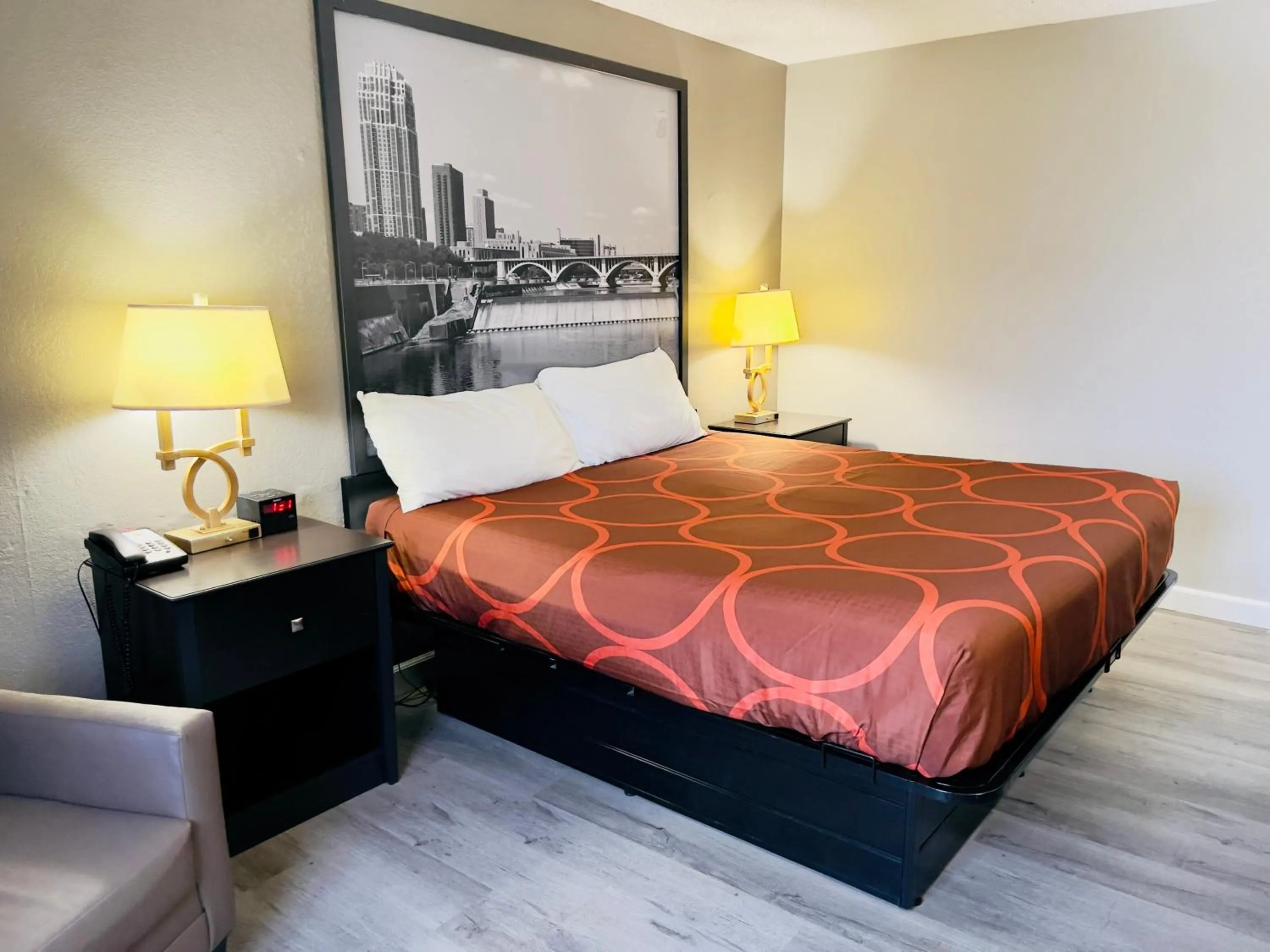 Bedroom, Bed in Super 8 by Wyndham Shakopee