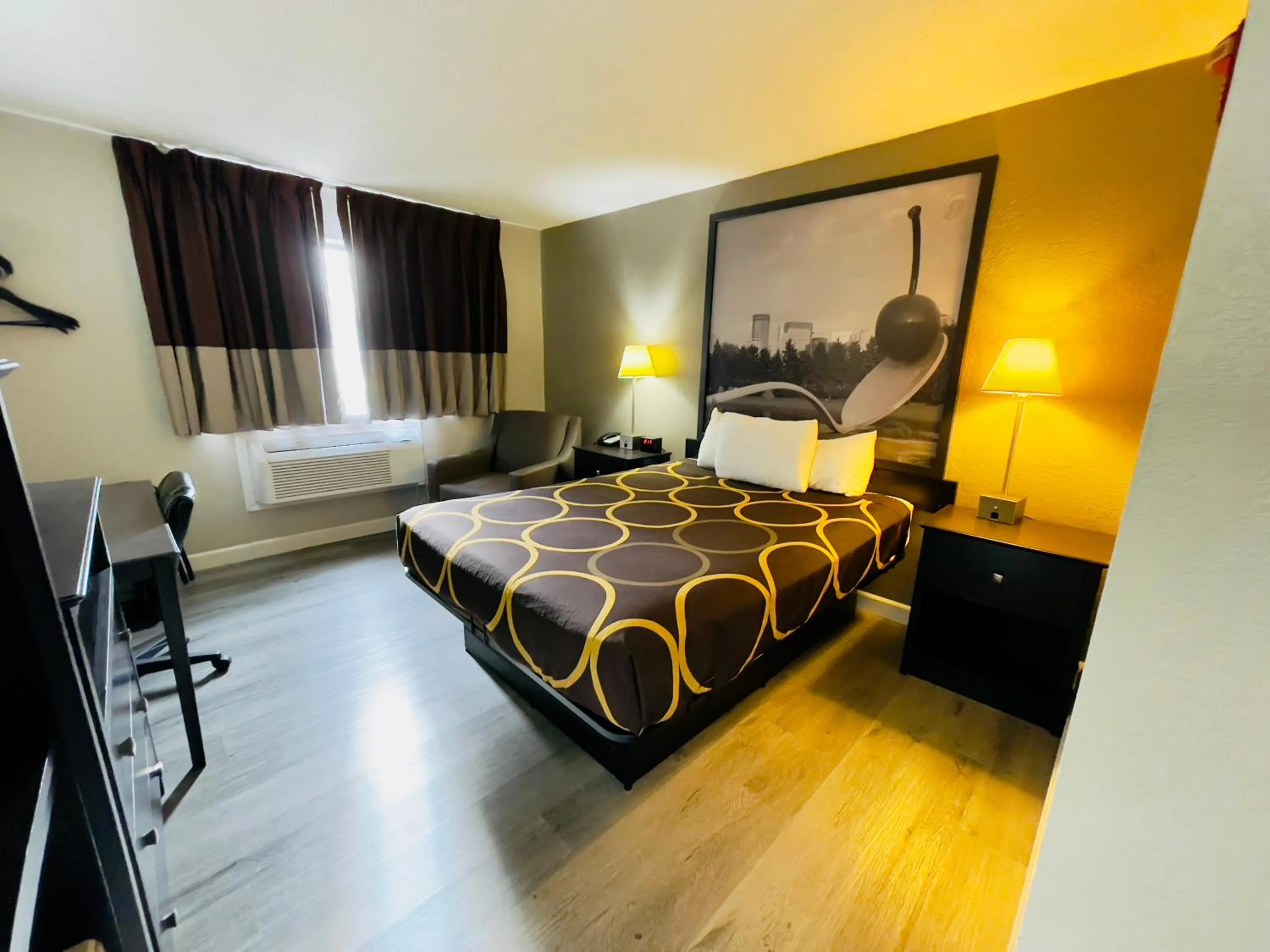 Bedroom, Bed in Super 8 by Wyndham Shakopee