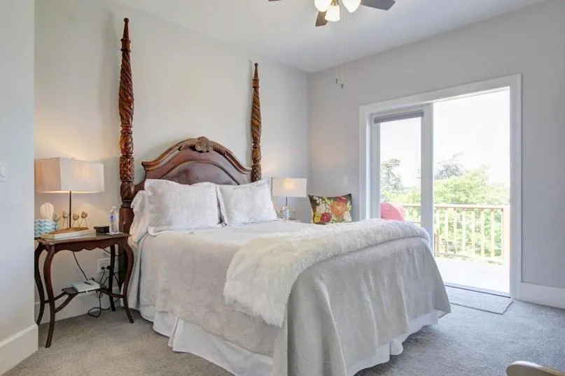 Bed in Anchorage Inn