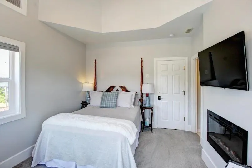 Bed in Anchorage Inn