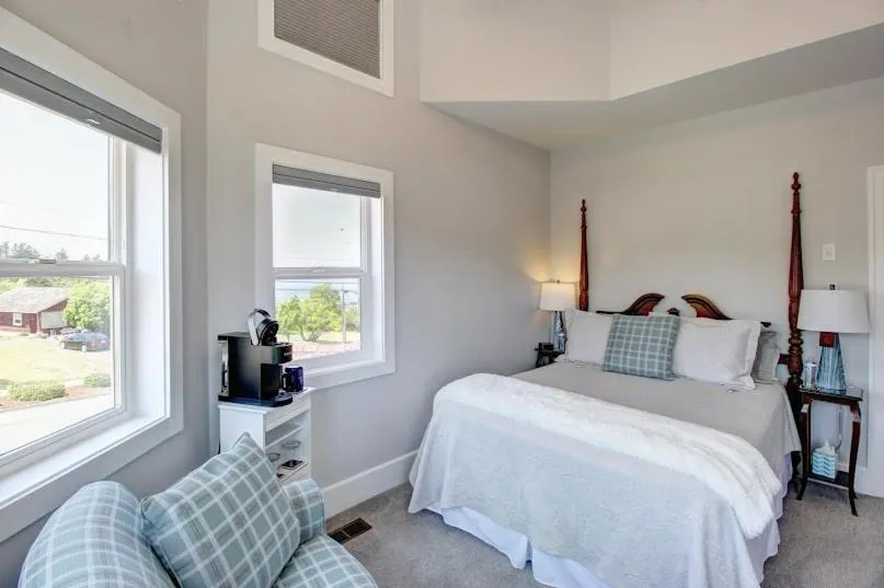 Bed in Anchorage Inn