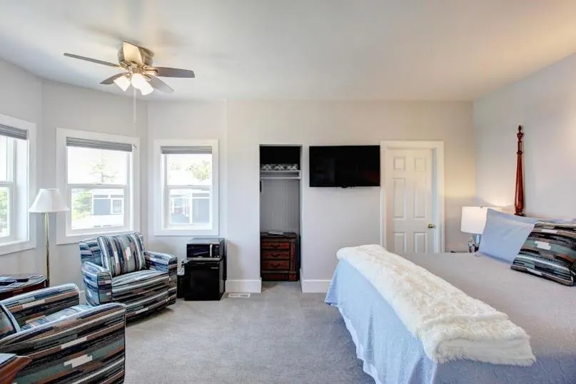 Bed in Anchorage Inn