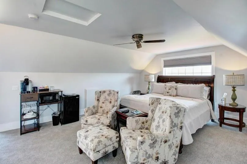 Bed in Anchorage Inn