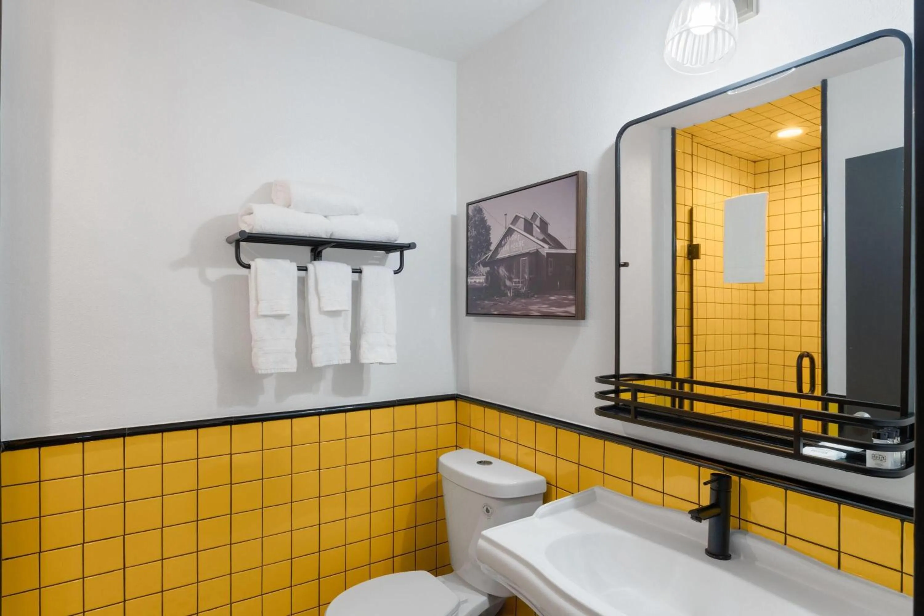 Bathroom in Hotel Vervana, Trademark Collection by Wyndham