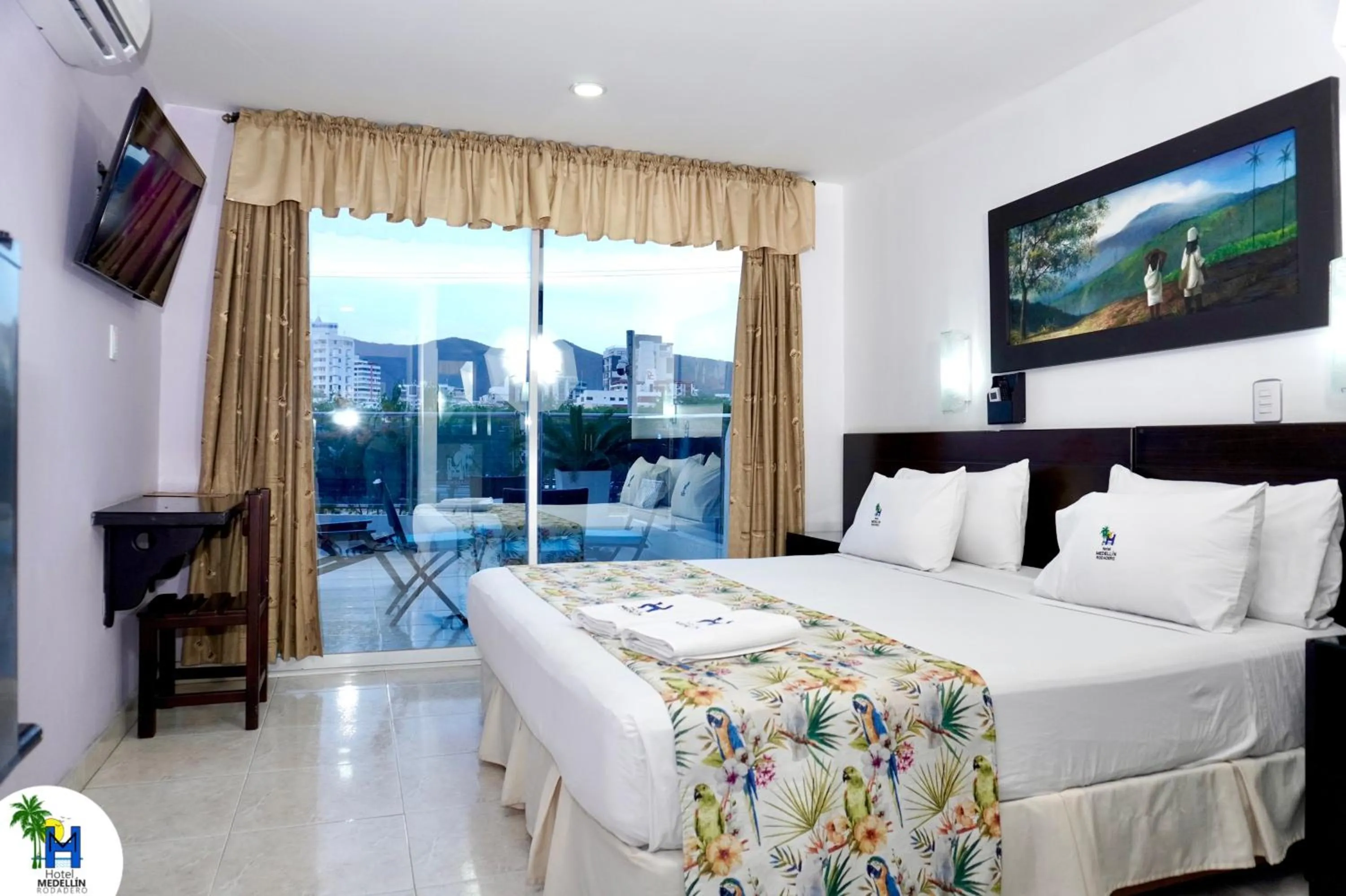 Photo of the whole room, Bed in Hotel Medellín Rodadero