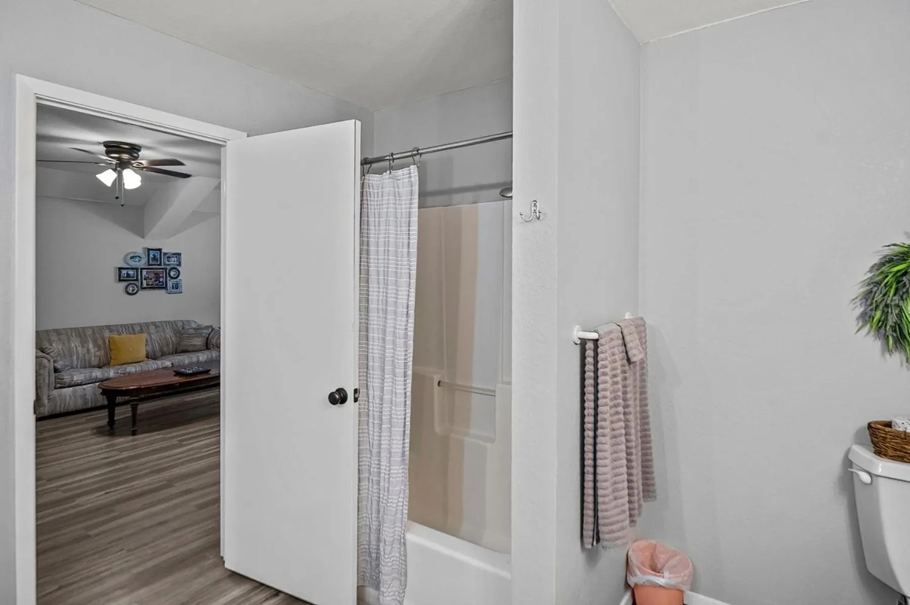 Axtons Bass City Lake Front Resort