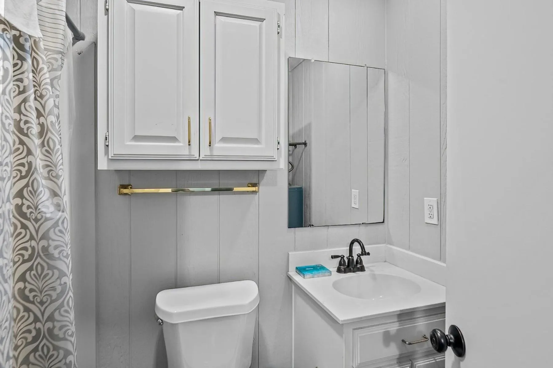 Axtons Bass City Lake Front Resort