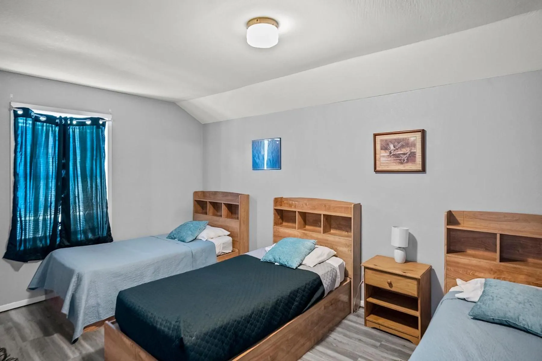 Bed in Axtons Bass City Lake Front Resort