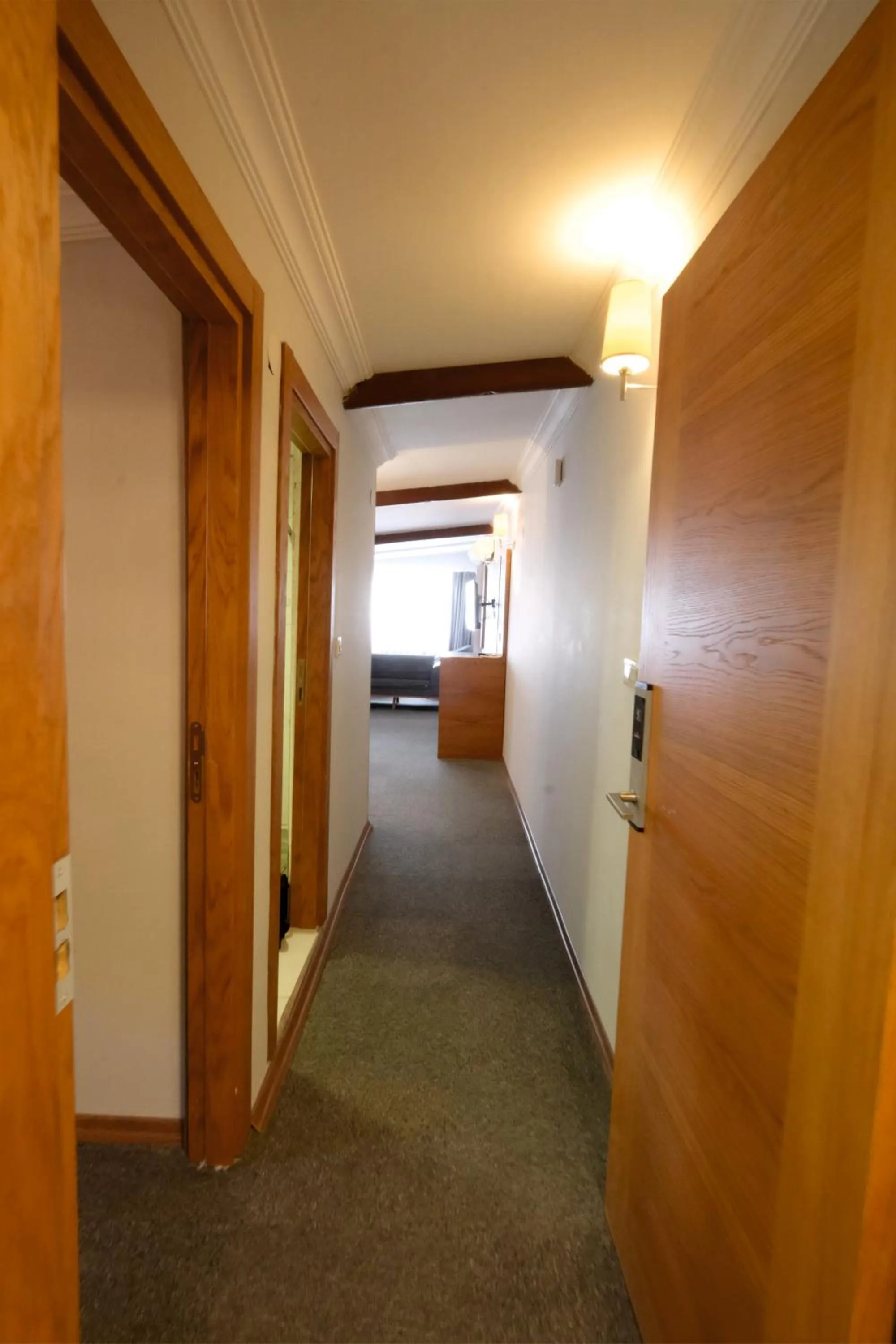 wardrobe in Varyant Hotel