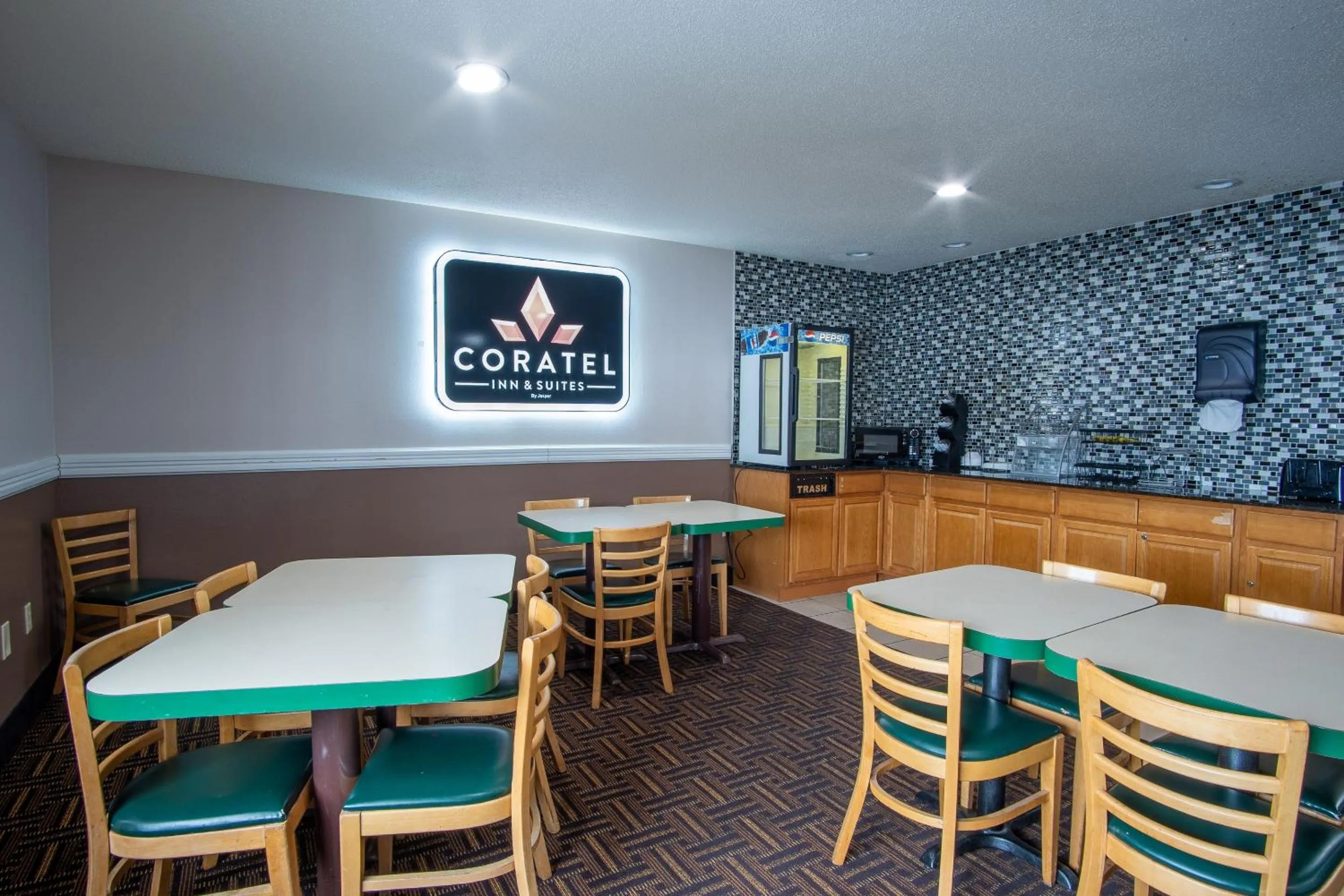 Dining area in Coratel Inn & Suites by Jasper New Richmond