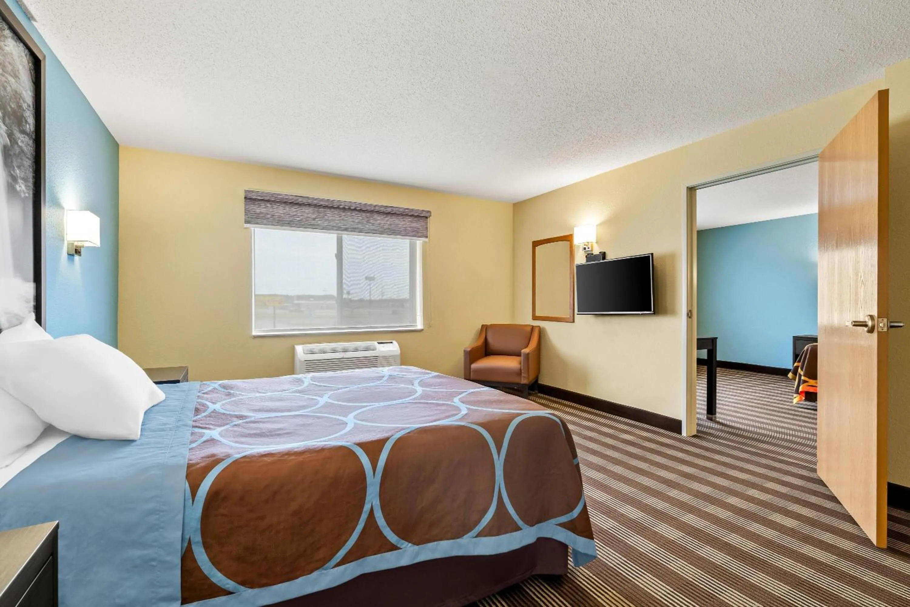 Photo of the whole room, Bed in Super 8 by Wyndham Osseo WI