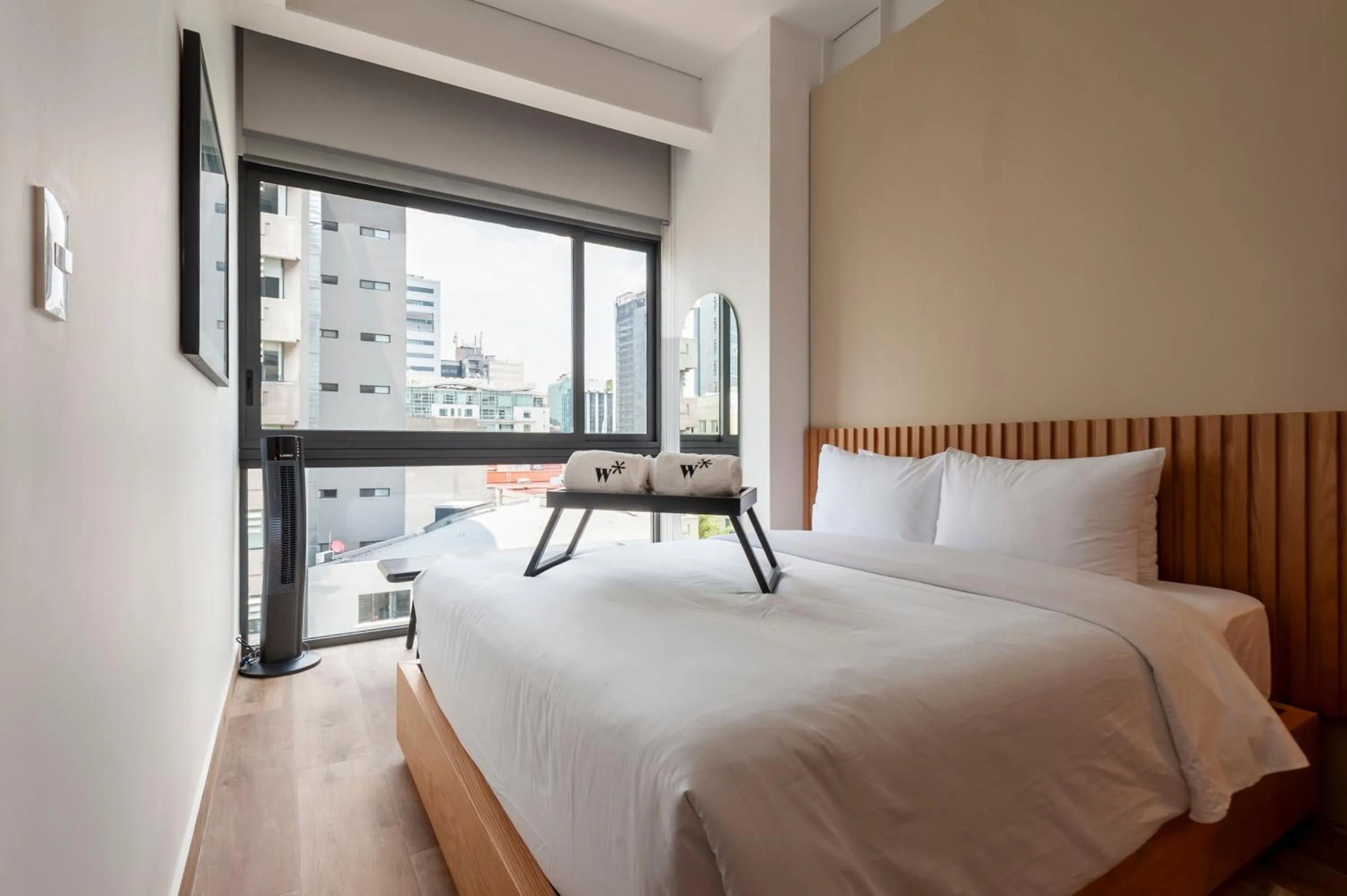 Bedroom, Bed in Londres 256 by Wynwood House