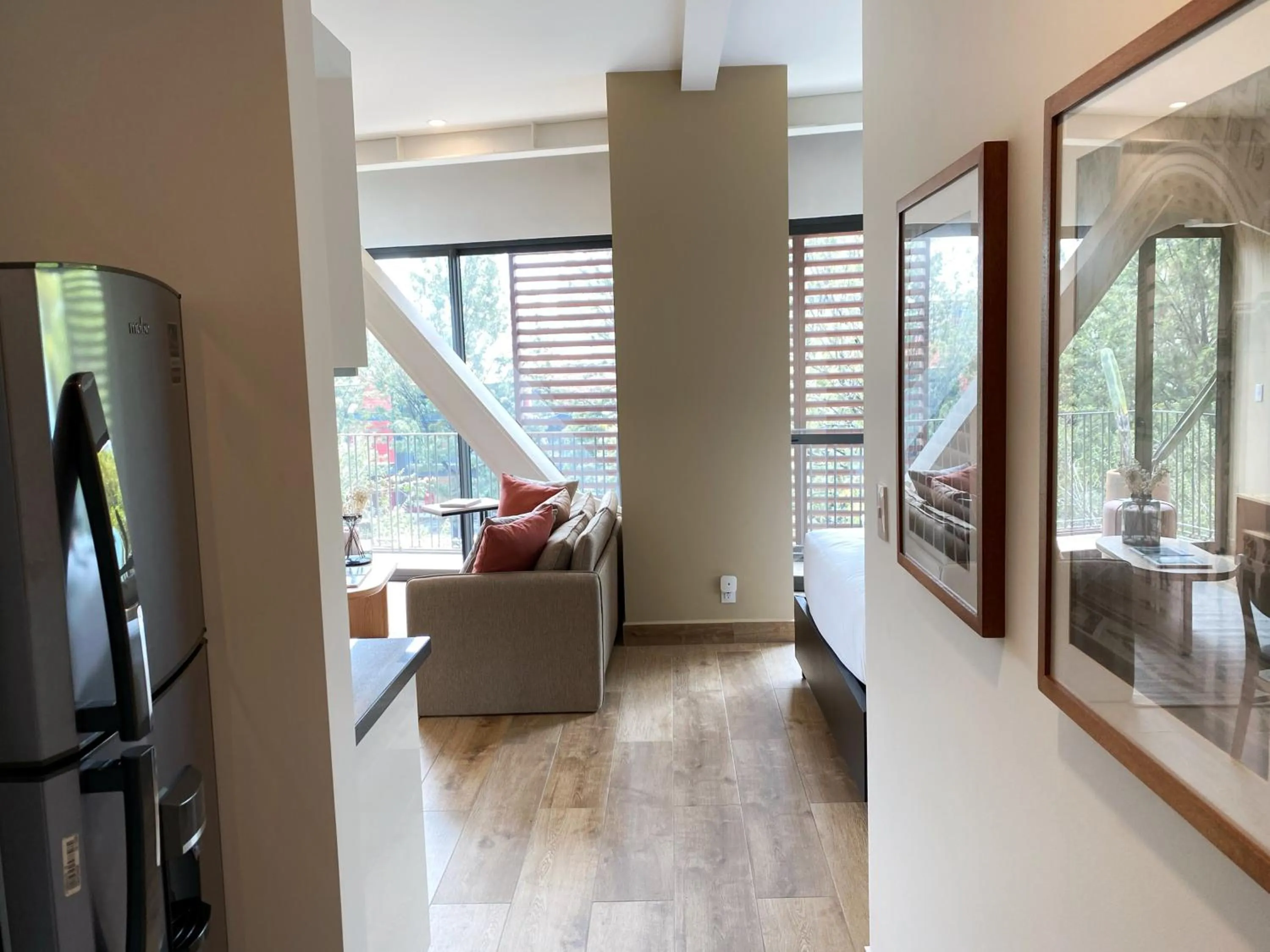 Living room in Londres 256 by Wynwood House