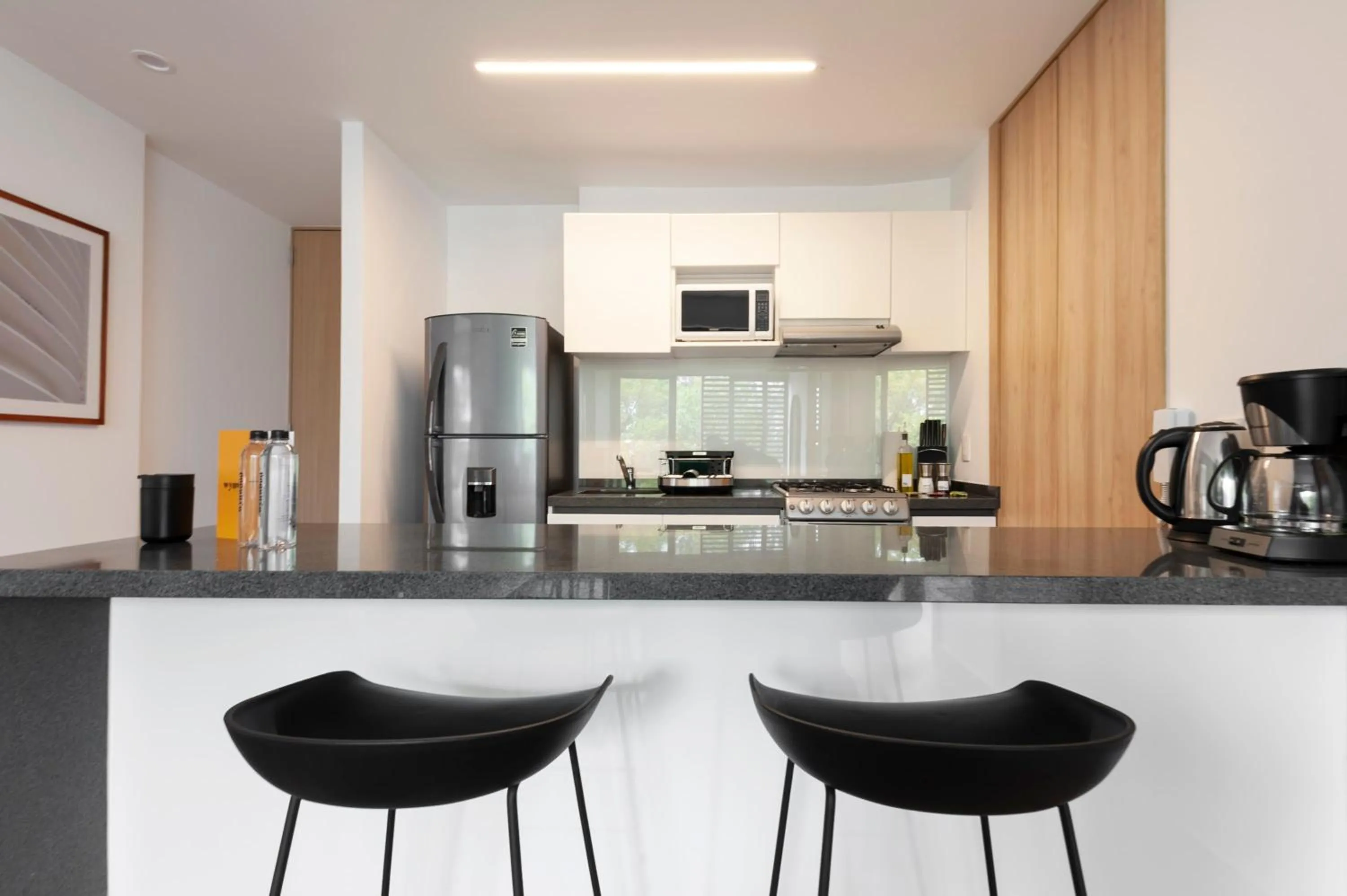 Kitchen or kitchenette in Londres 256 by Wynwood House