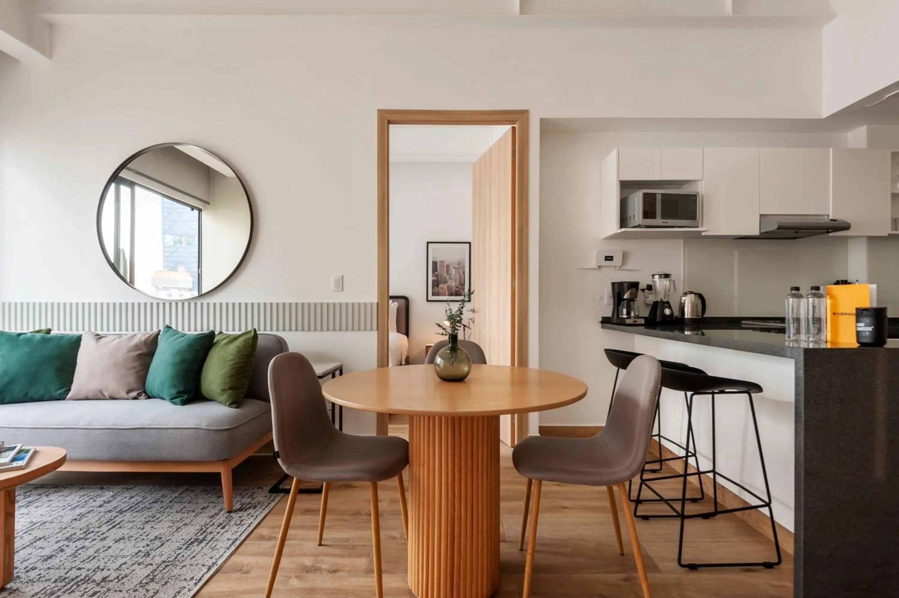 Dining area in Londres 256 by Wynwood House