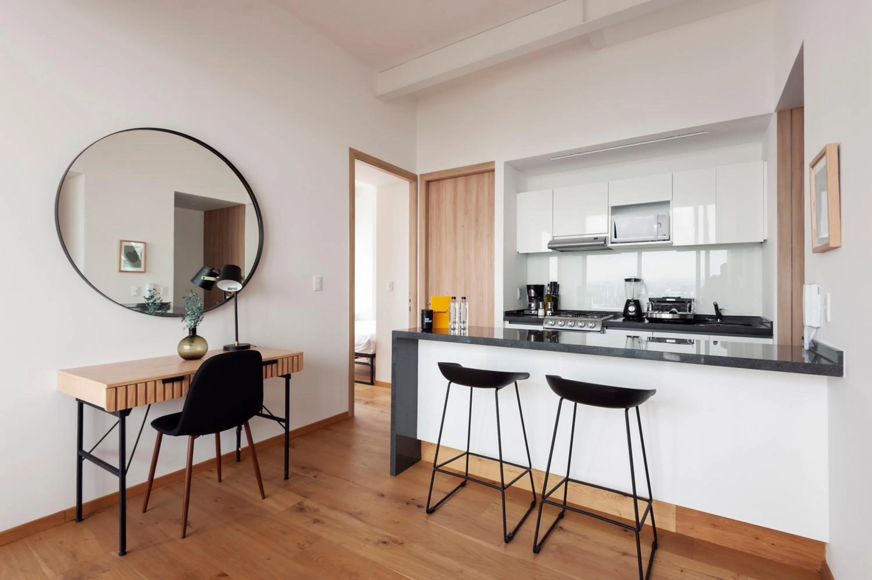 Kitchen or kitchenette in Londres 256 by Wynwood House