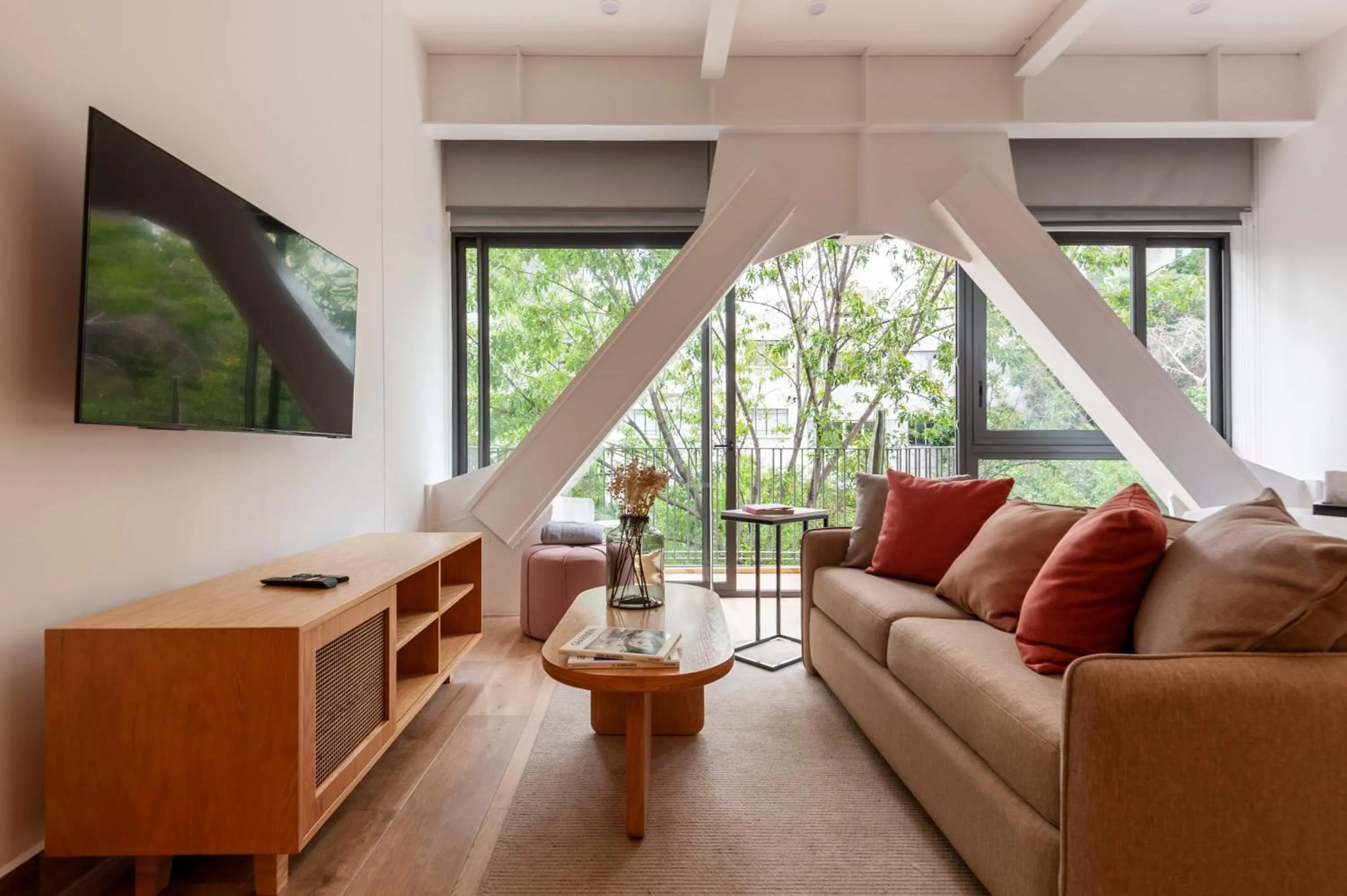 Living room in Londres 256 by Wynwood House