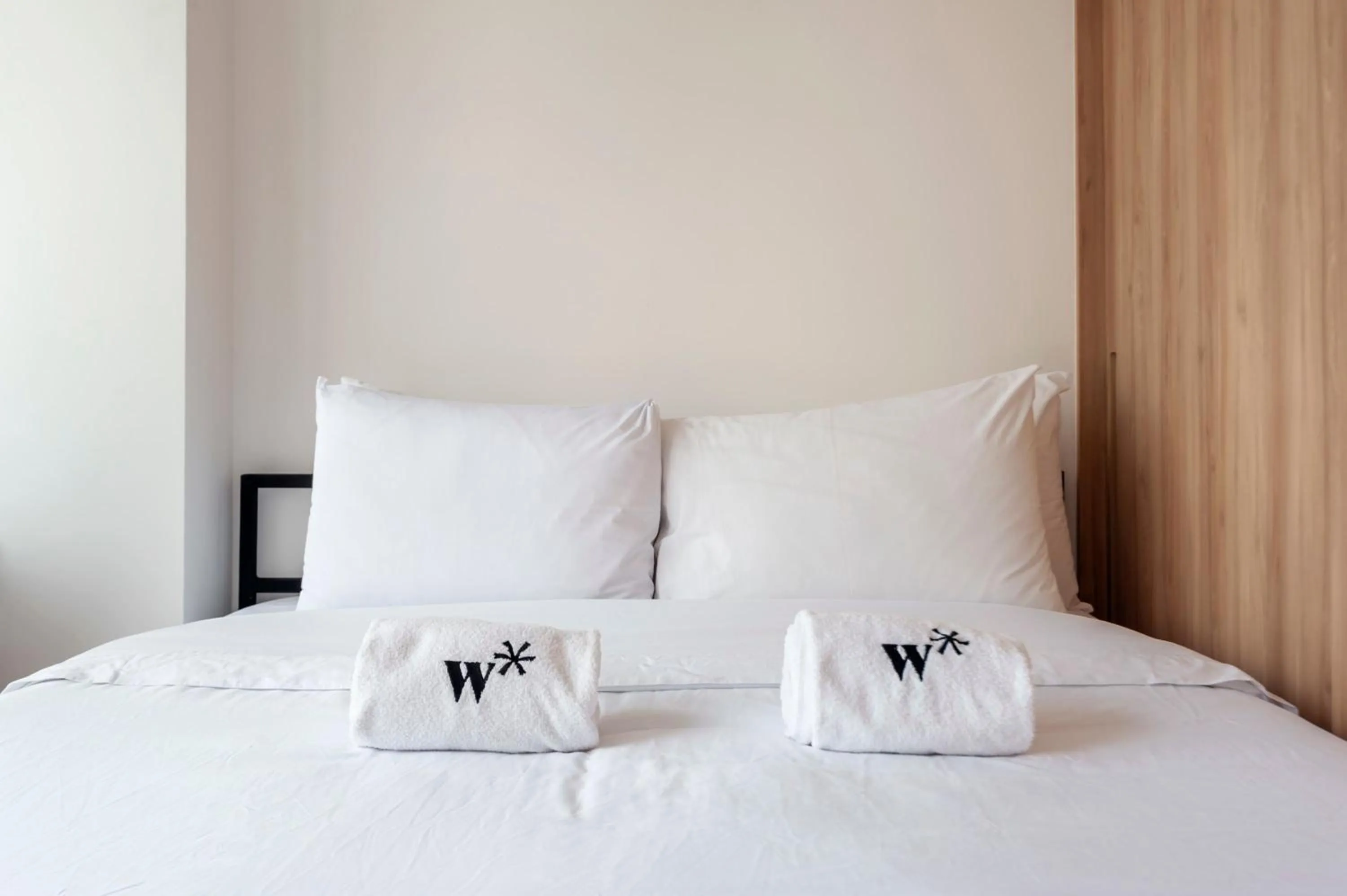 Bedroom, Bed in Londres 256 by Wynwood House