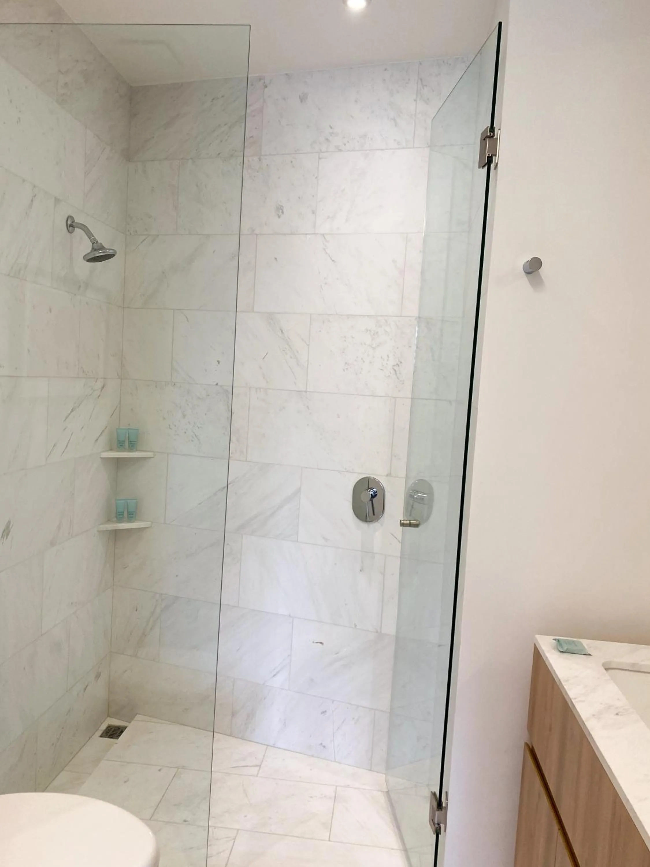 Bathroom in Londres 256 by Wynwood House