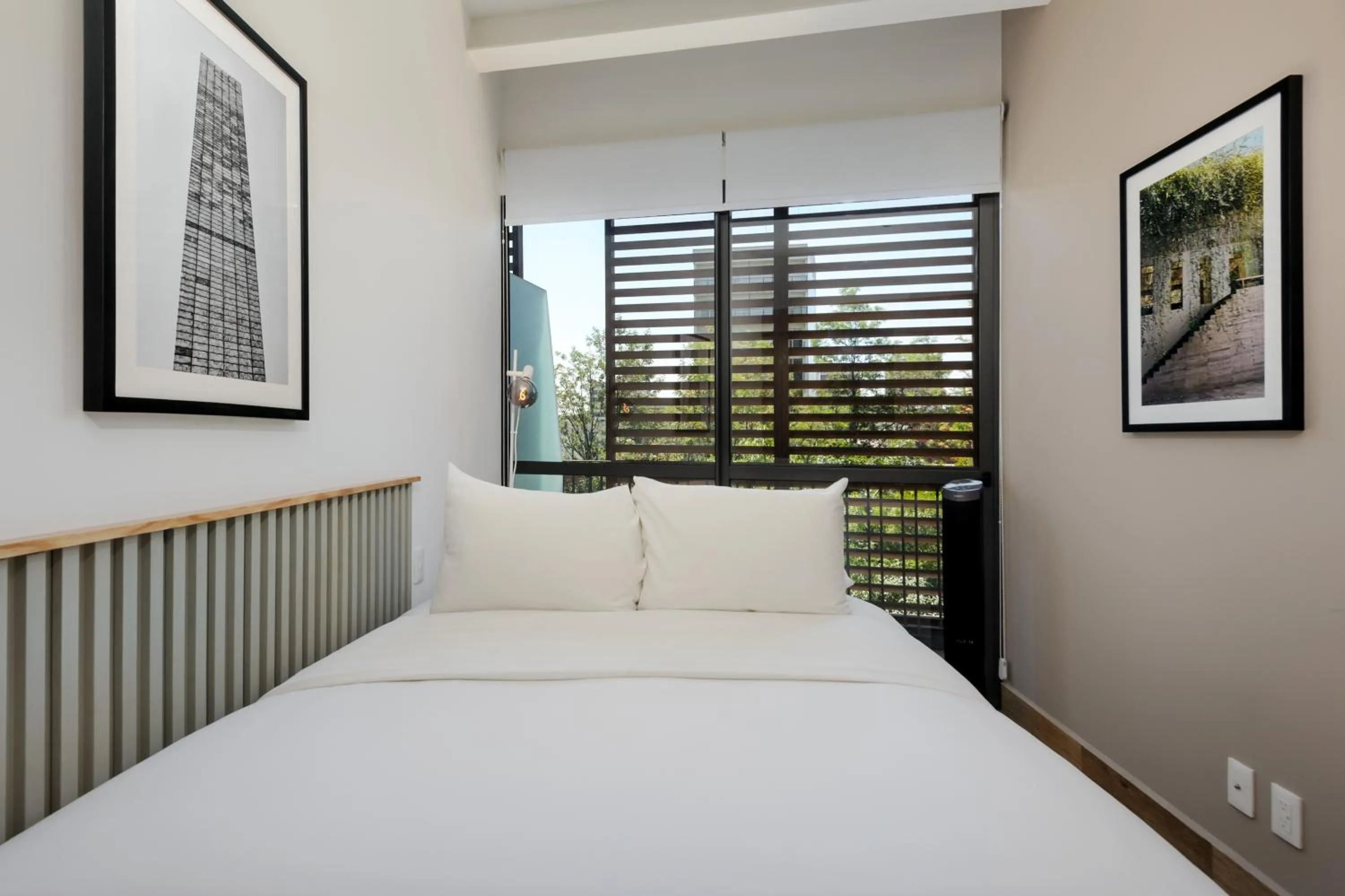 Bed in Londres 256 by Wynwood House