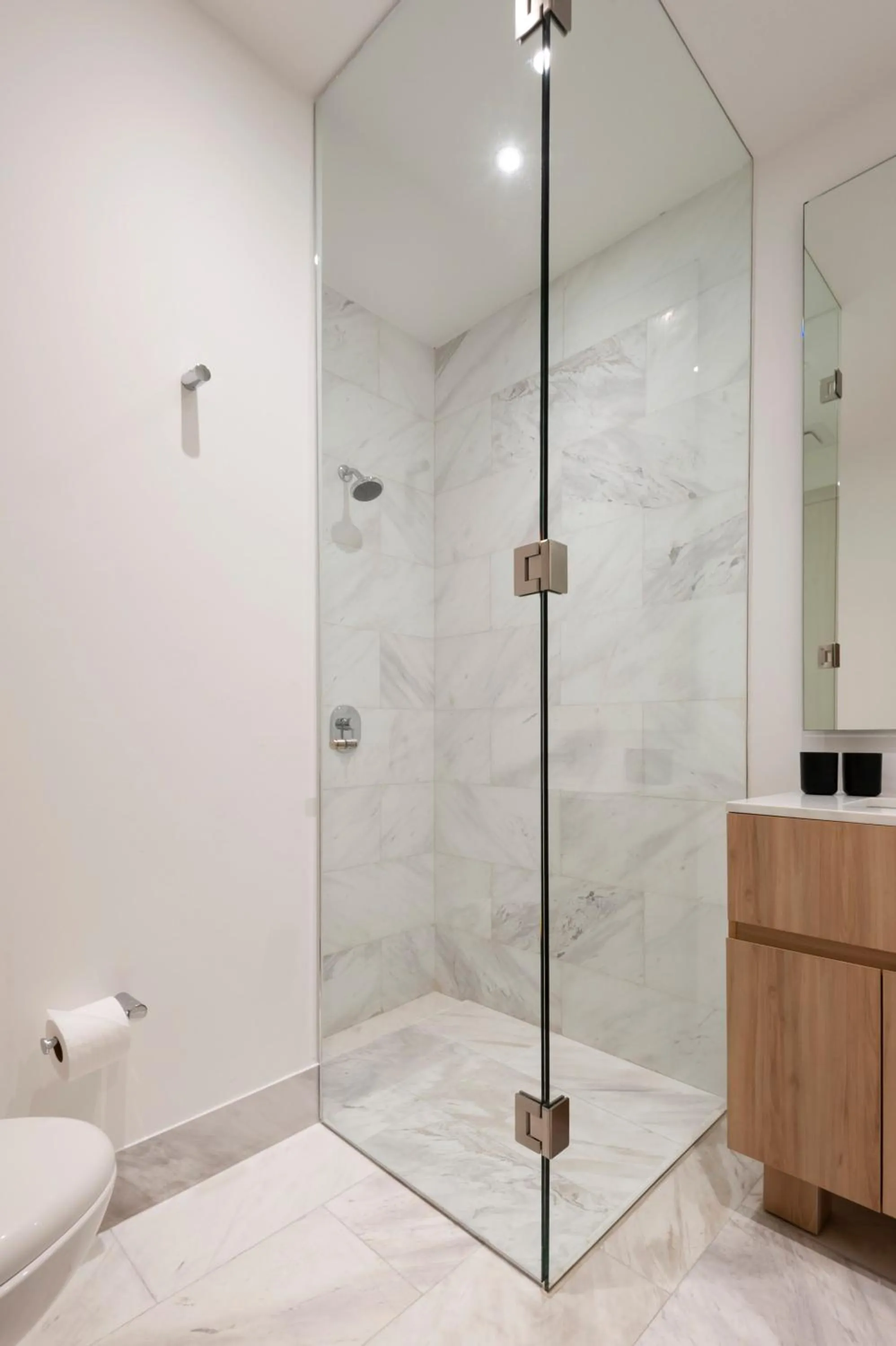 Bathroom in Londres 256 by Wynwood House