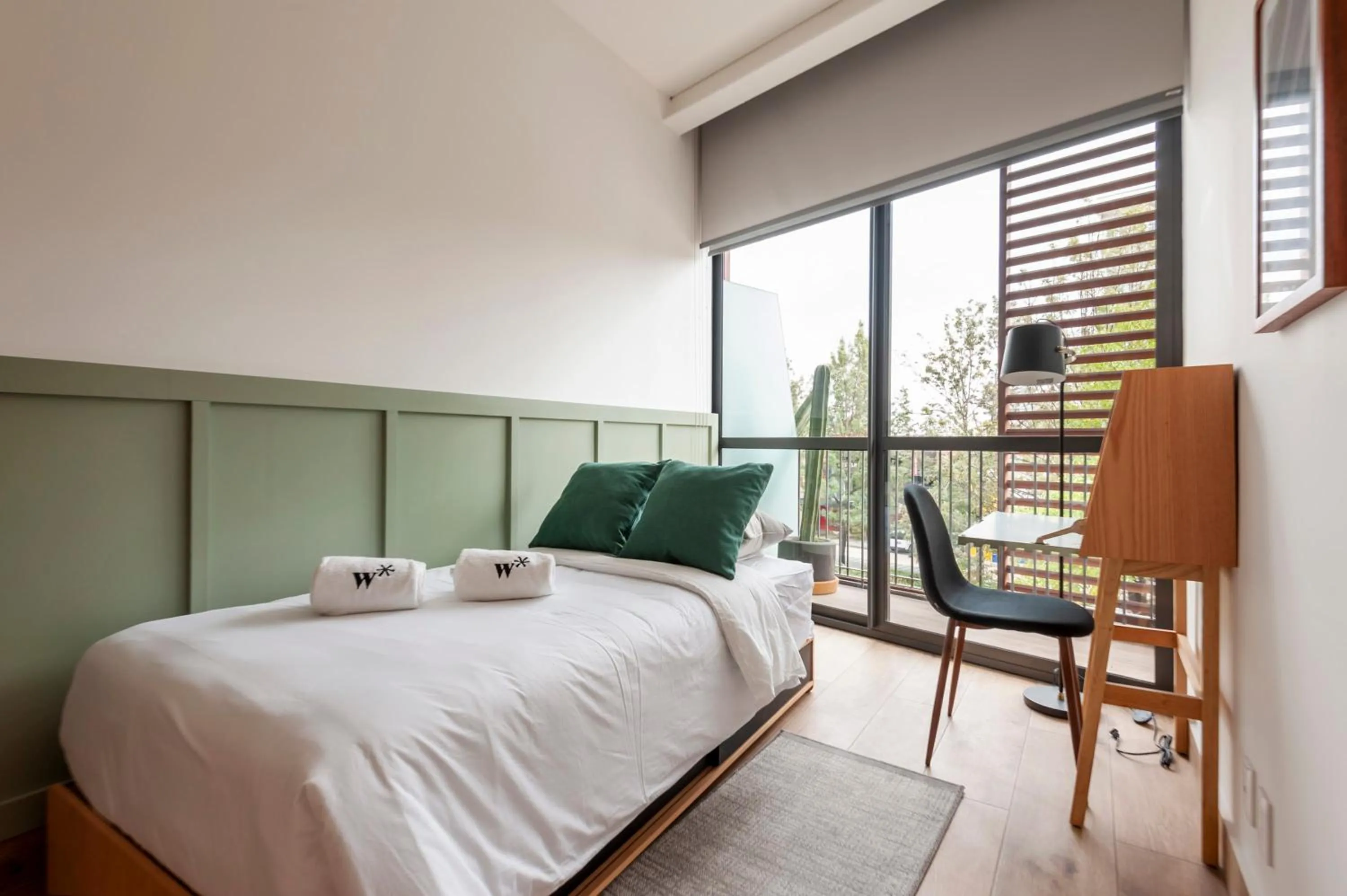 Bedroom, Bed in Londres 256 by Wynwood House