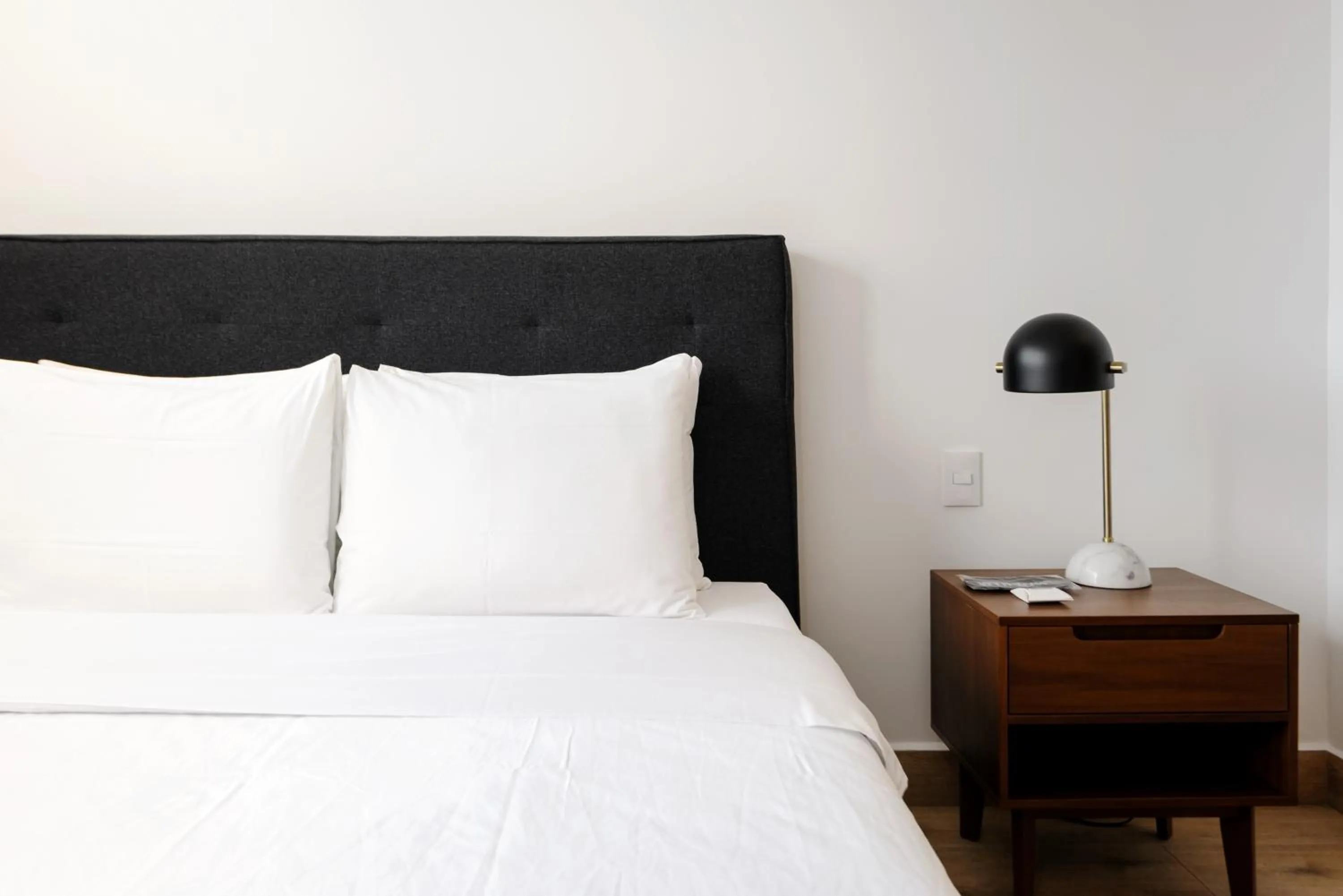 Bedroom, Bed in Londres 256 by Wynwood House