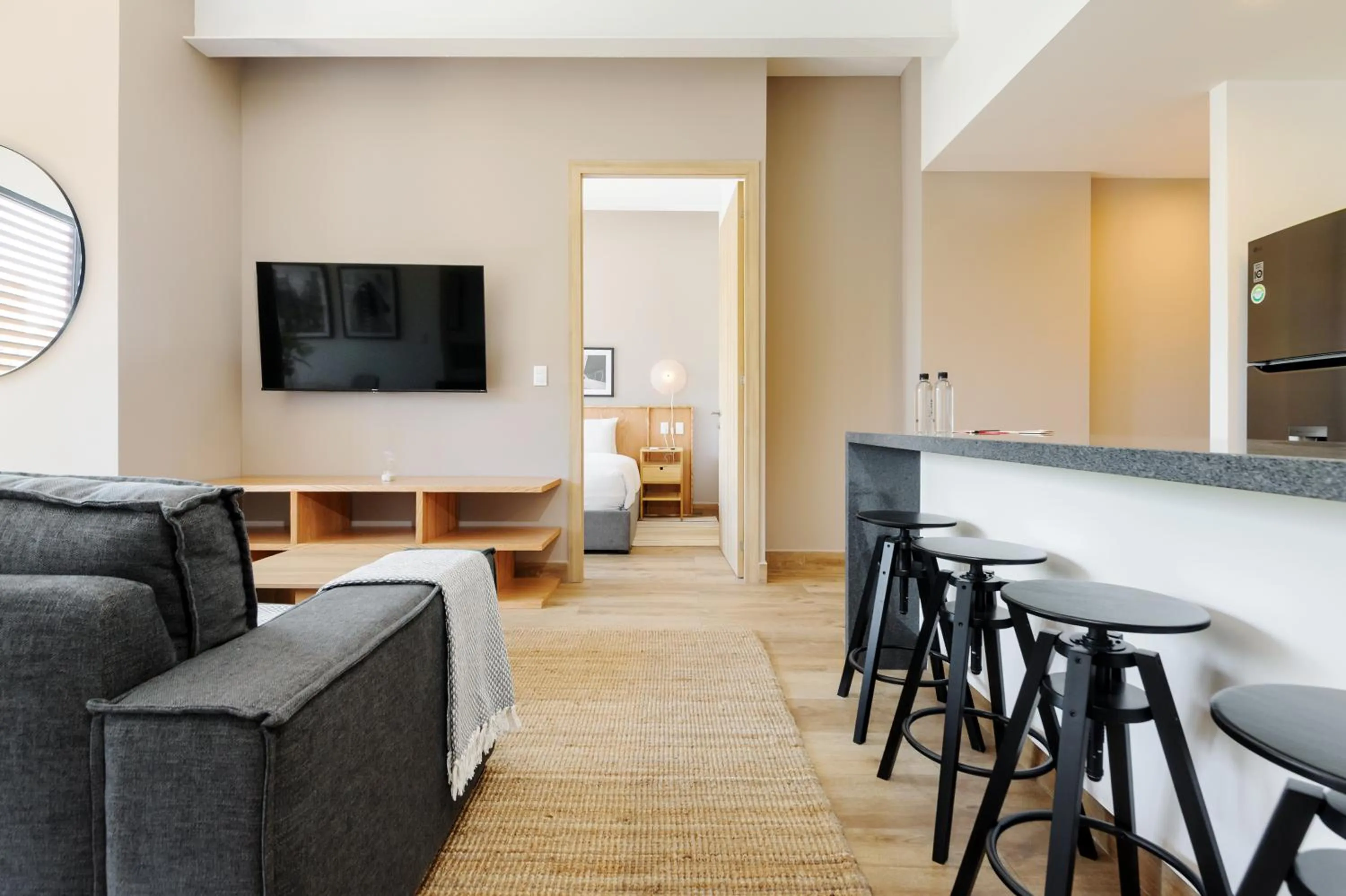 Living room in Londres 256 by Wynwood House