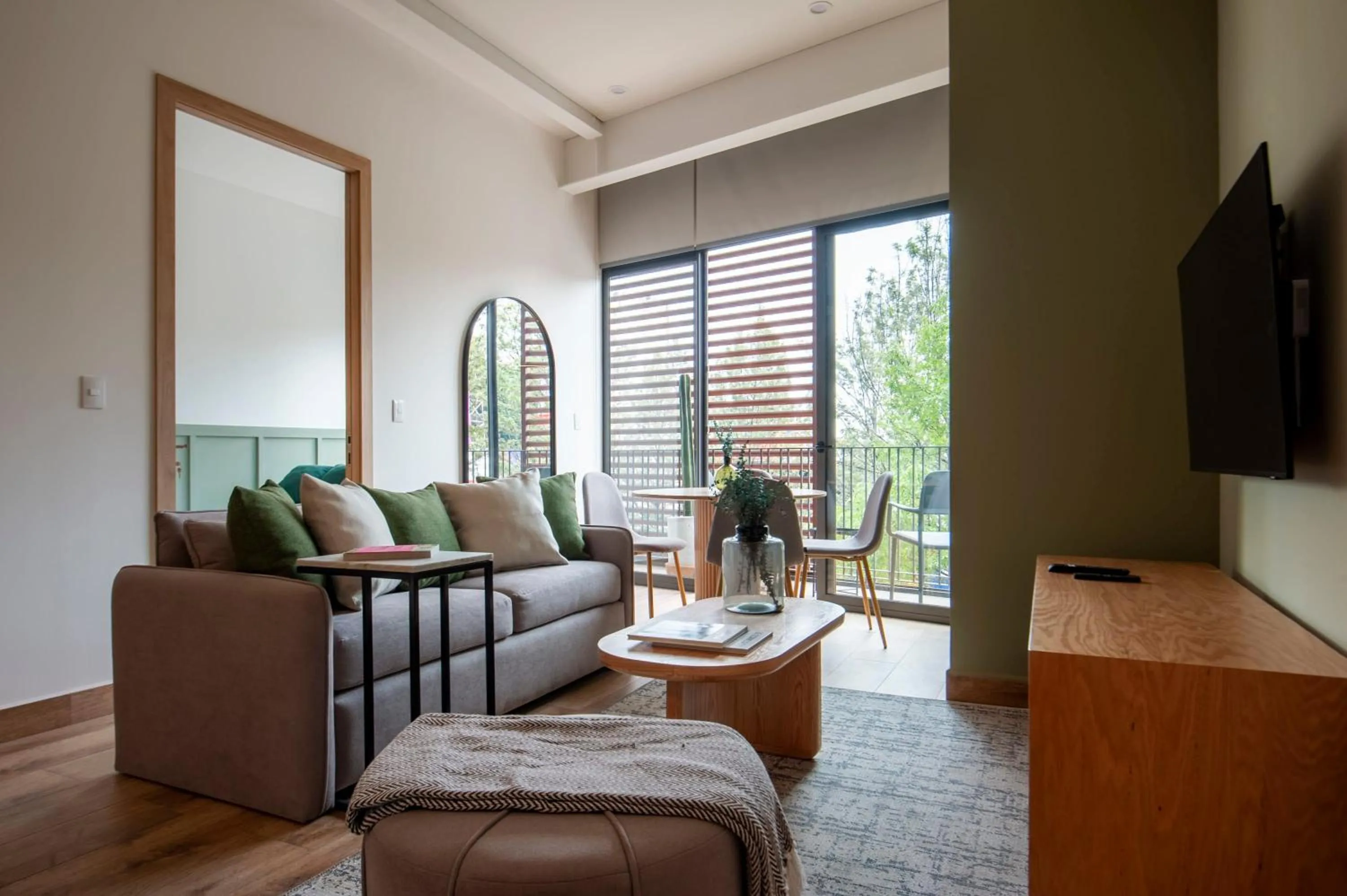 Living room in Londres 256 by Wynwood House