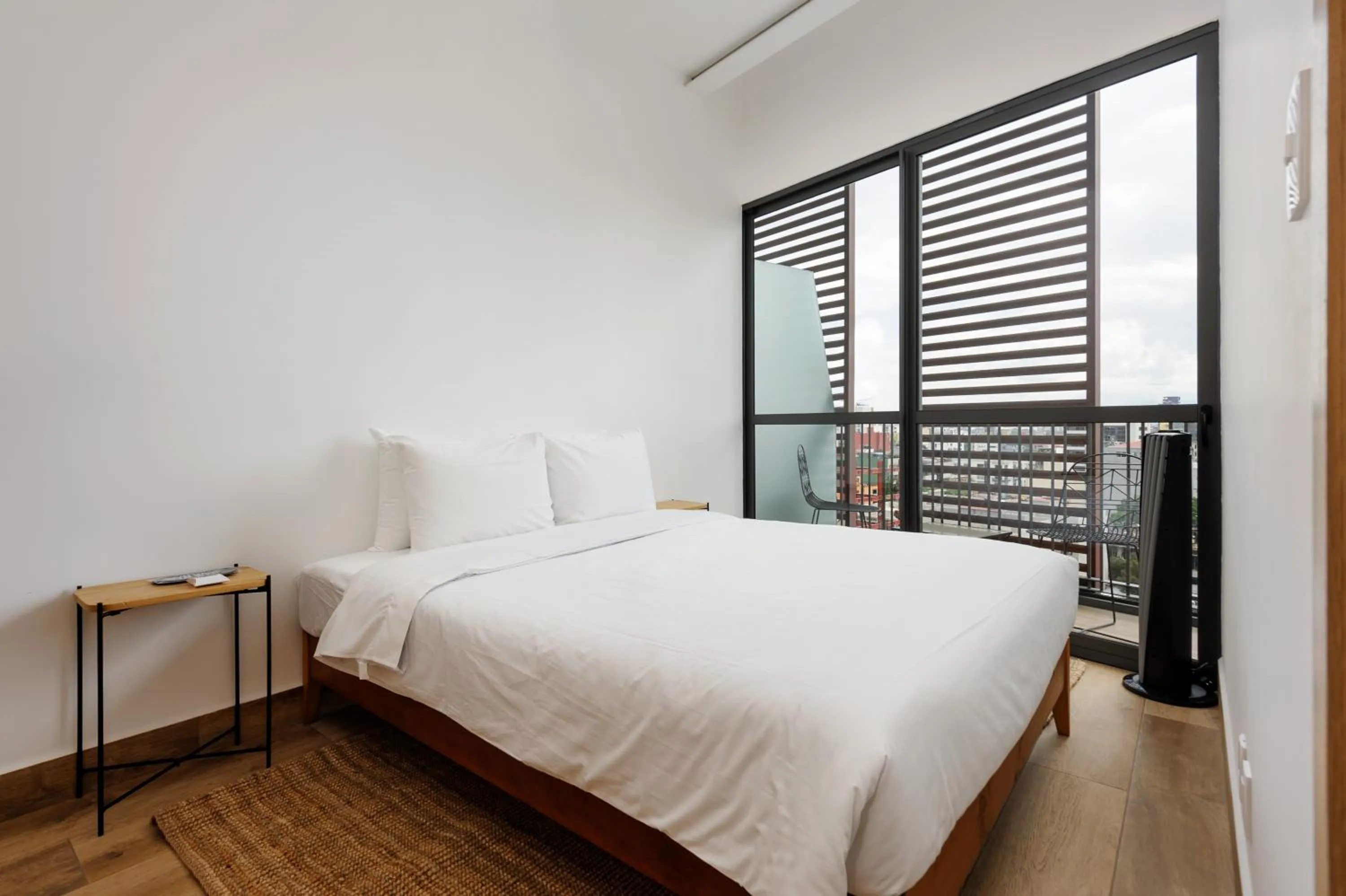 Bedroom, Bed in Londres 256 by Wynwood House