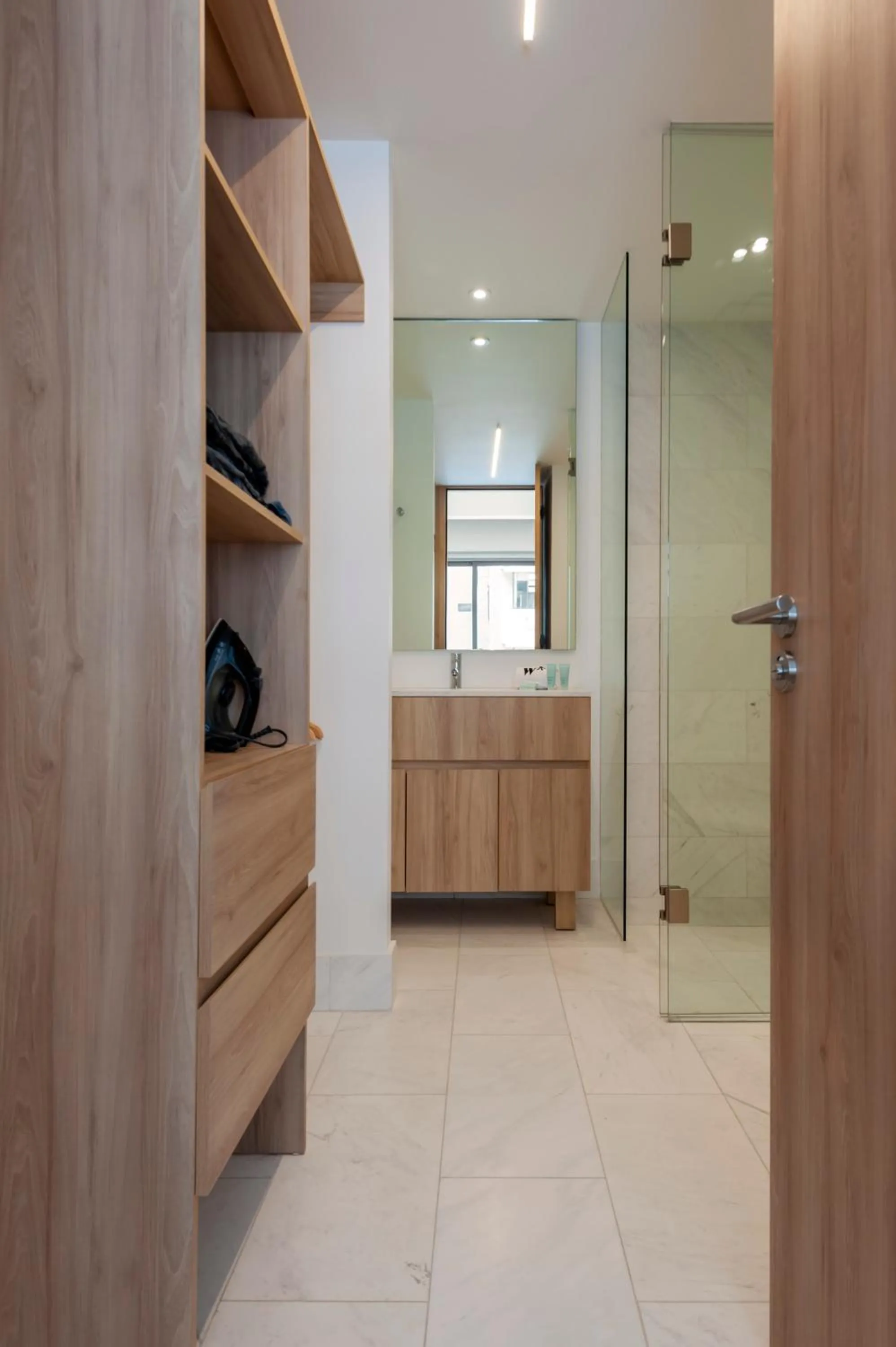 Bathroom in Londres 256 by Wynwood House