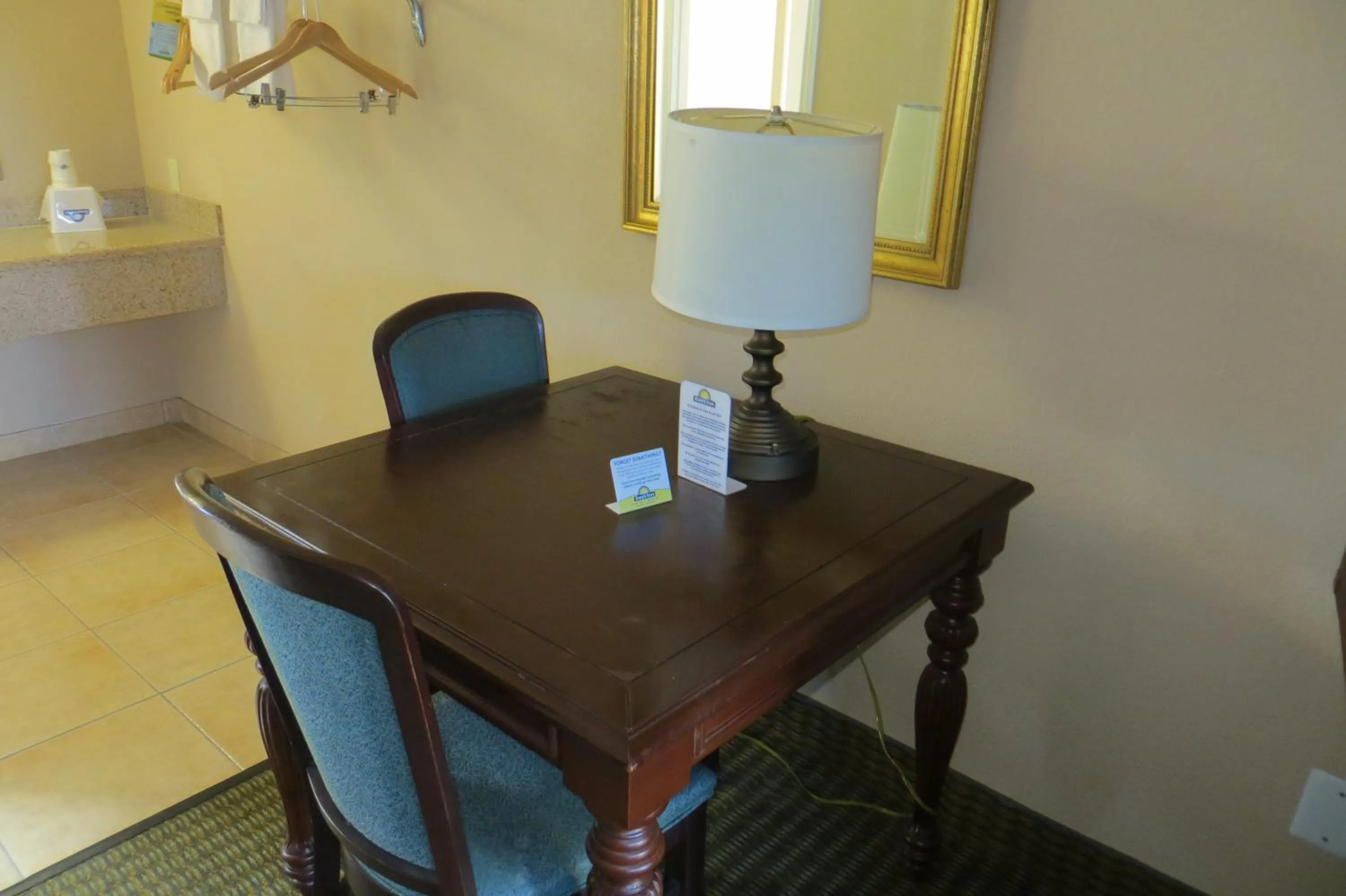 Dining area in American Inn Stockton