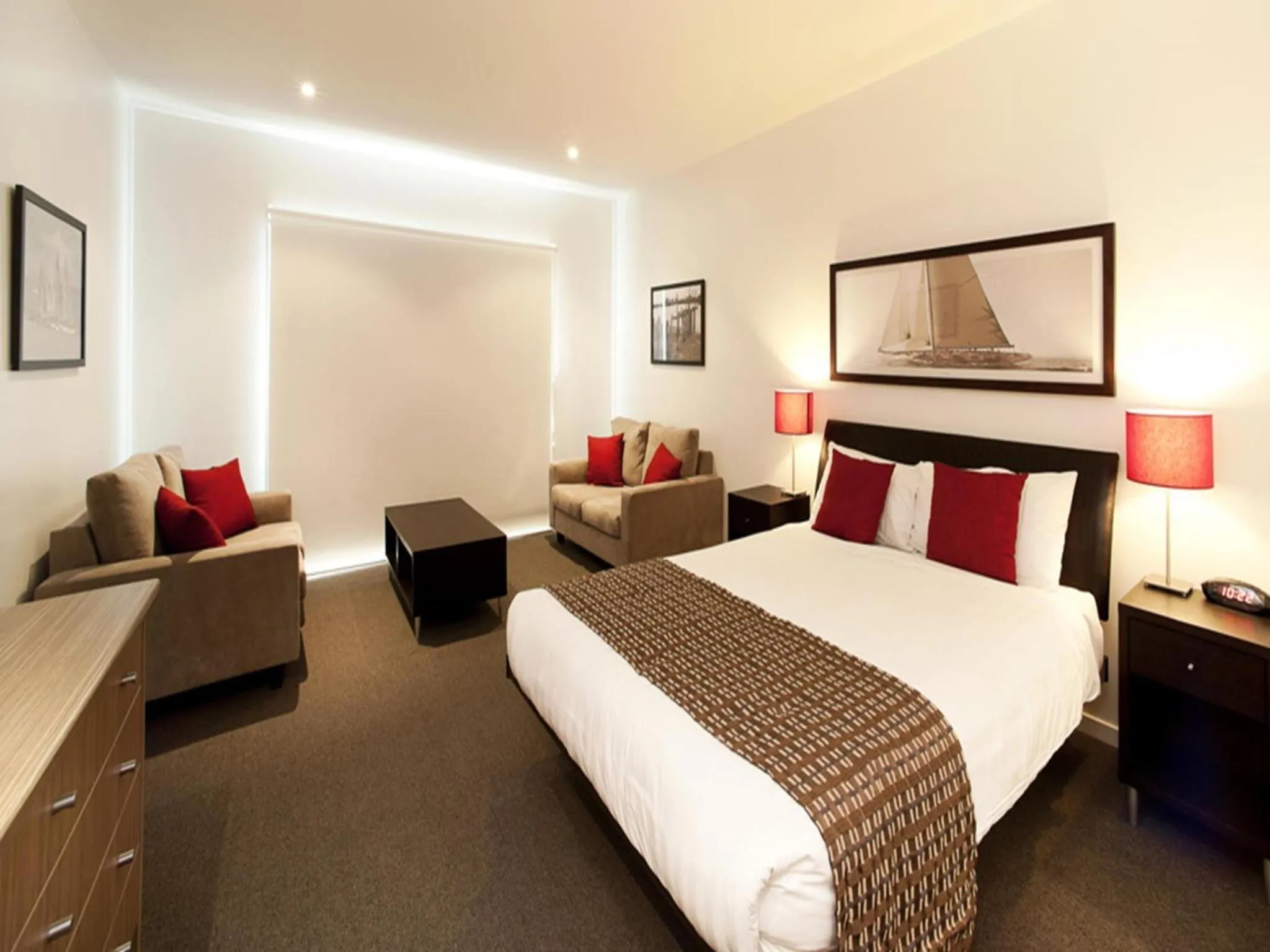 Bedroom, Bed in The Waves Apartments