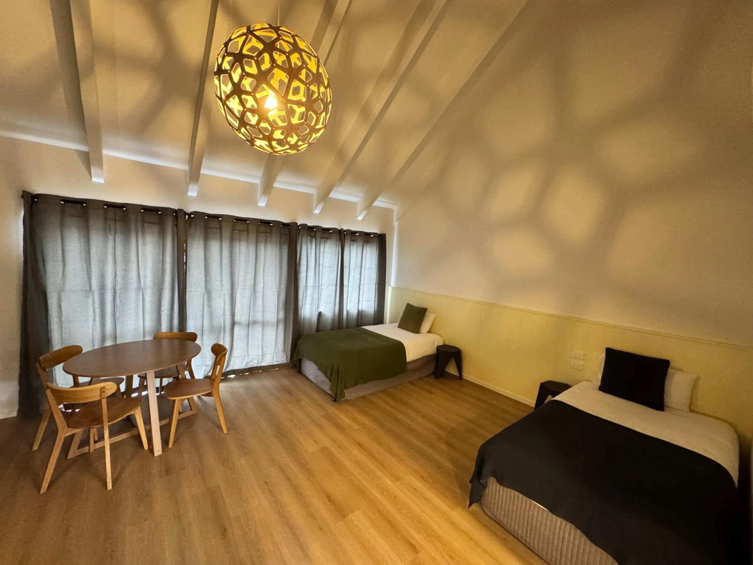 Photo of the whole room, Bed in Mt Wellington Motel