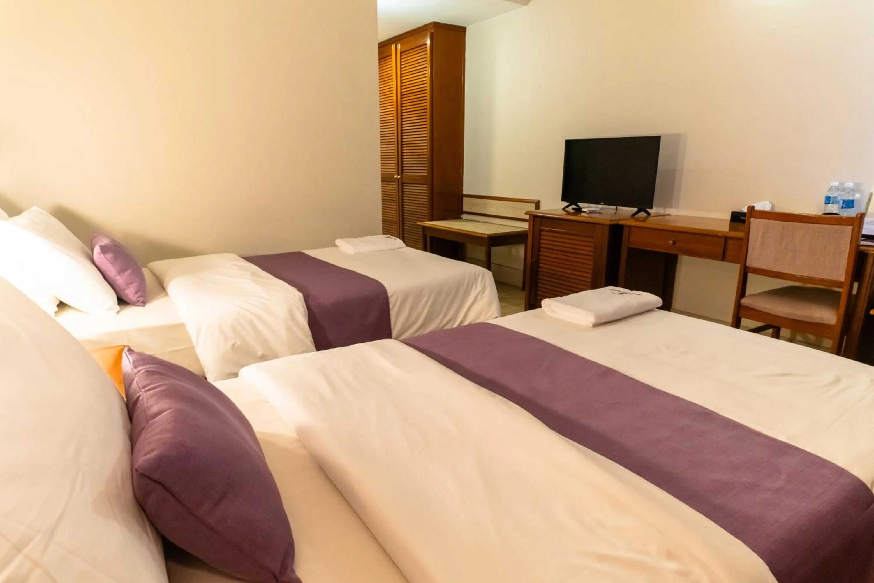 Bed in Somerset Hotel