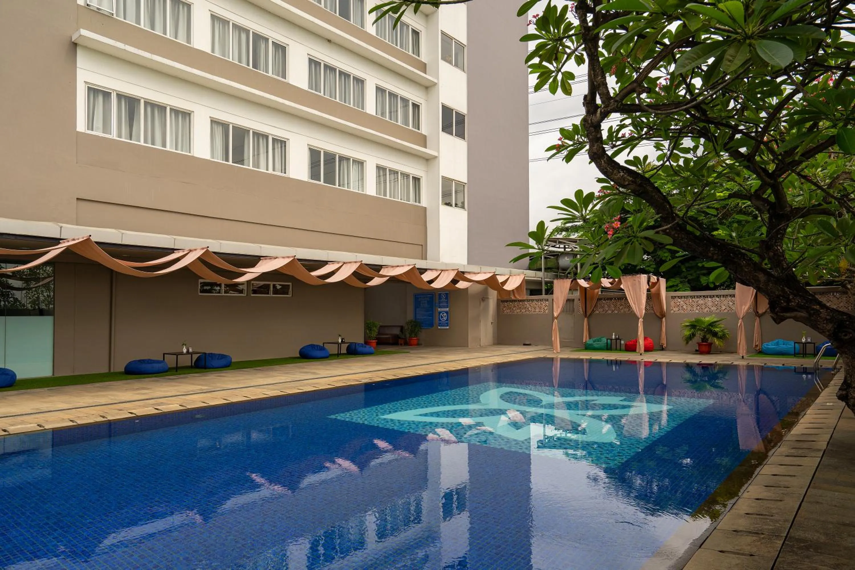Swimming pool in BATIQA Hotel & Apartments Karawang