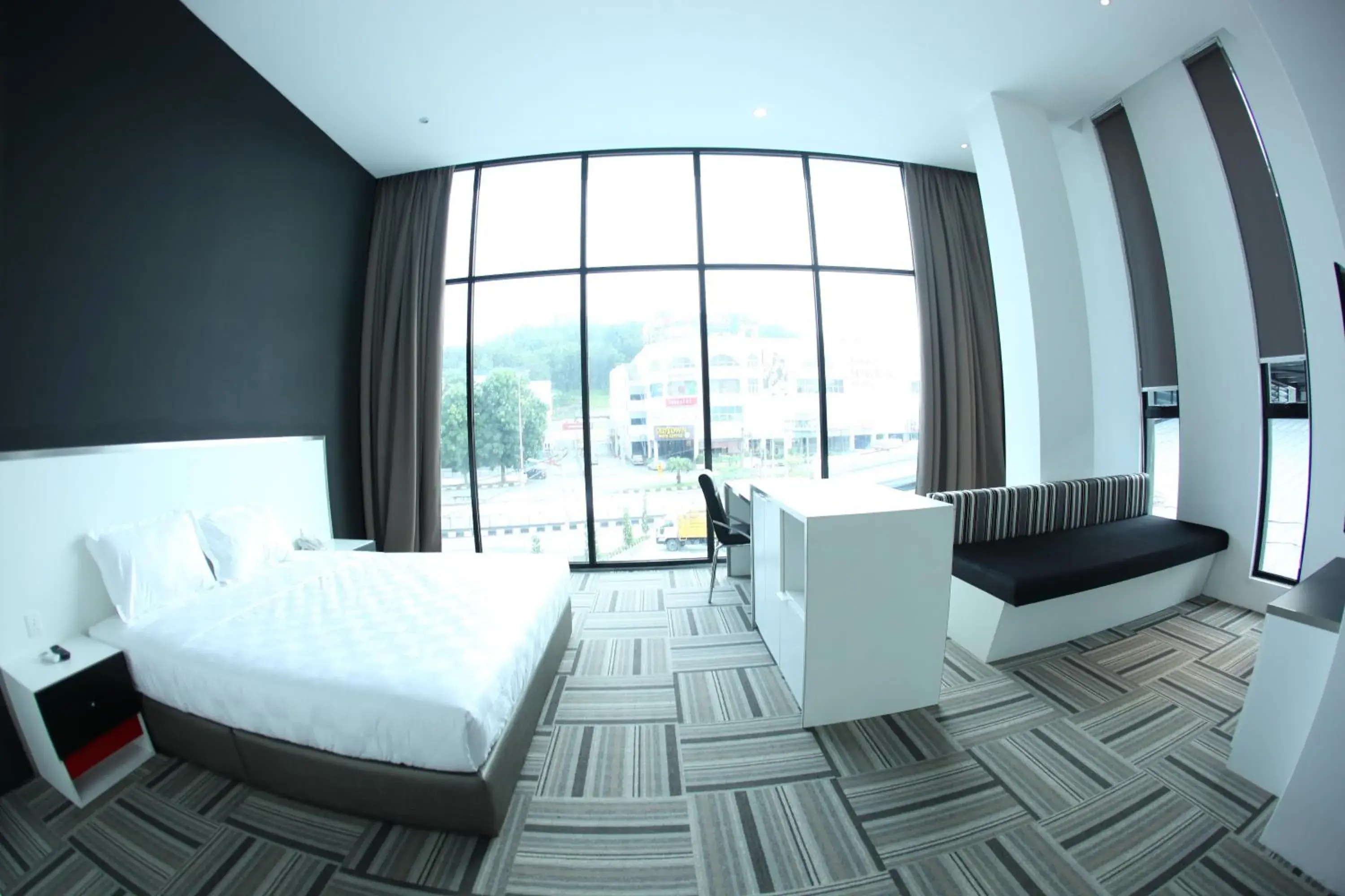 Deluxe King Room in Beverly Hotel Deluxe King Room in Beverly Hotel