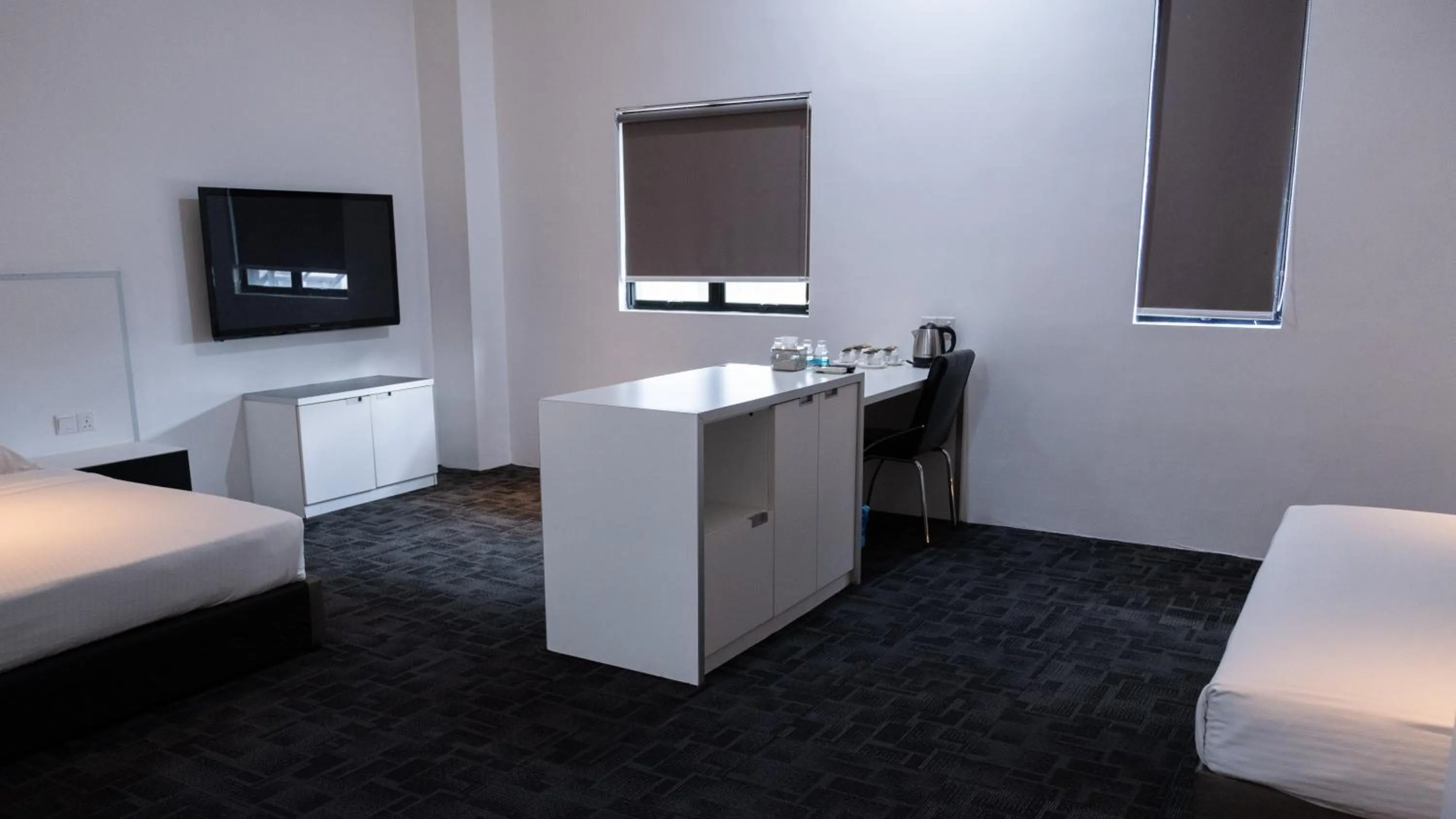 Bedroom, Bed in Beverly Hotel