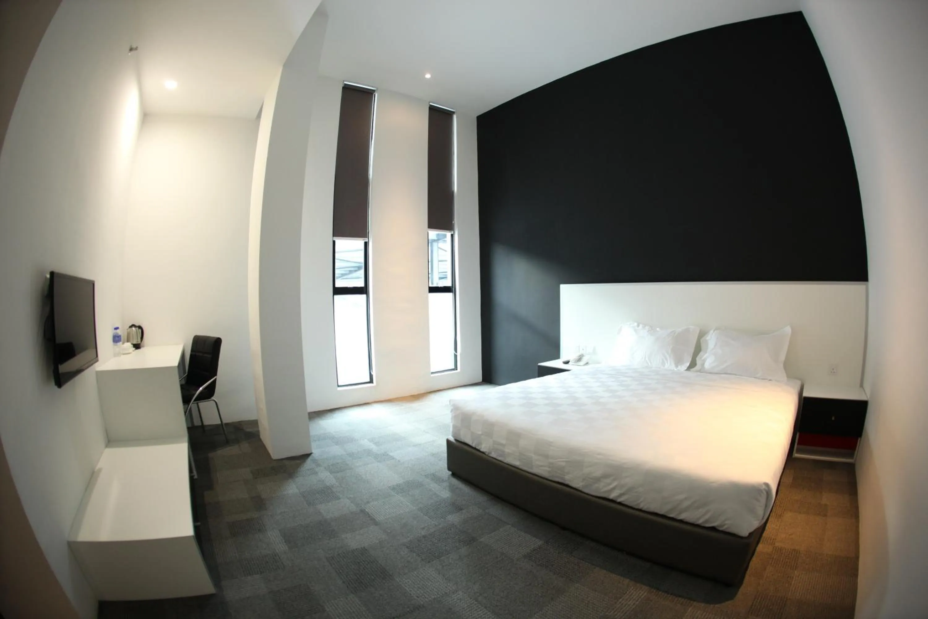 Photo of the whole room, Bed in Beverly Hotel