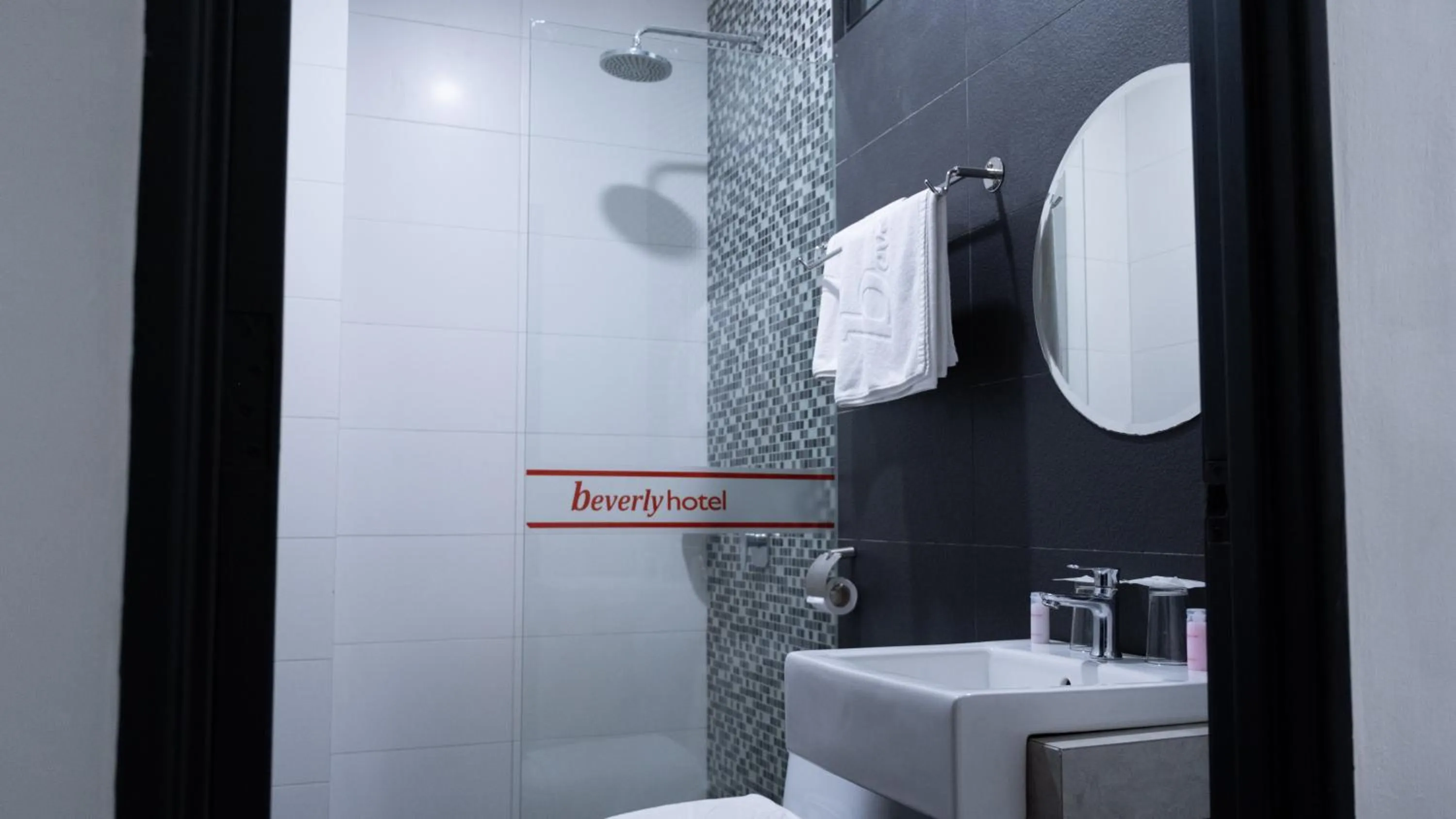 Shower in Beverly Hotel