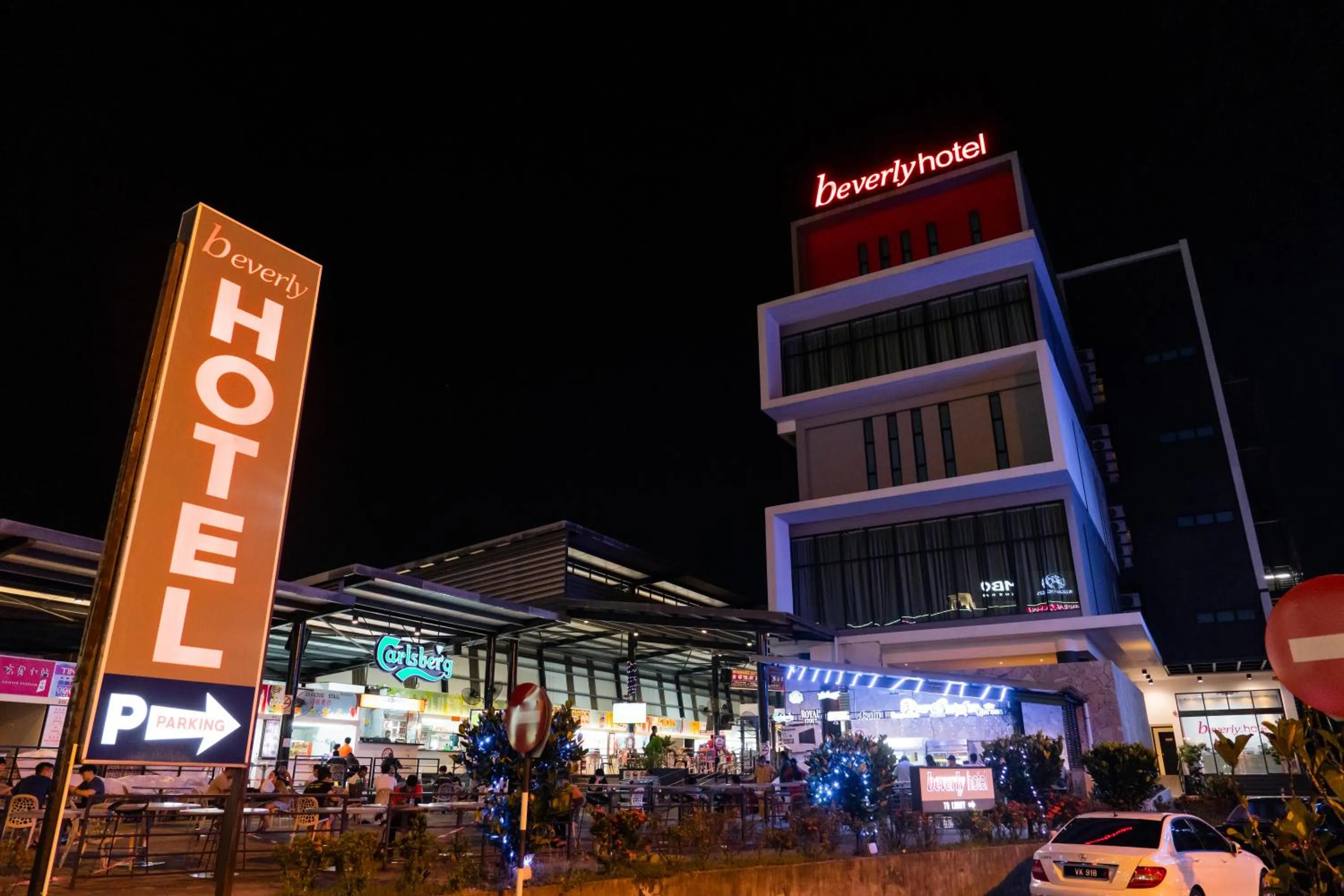 Property building in Beverly Hotel