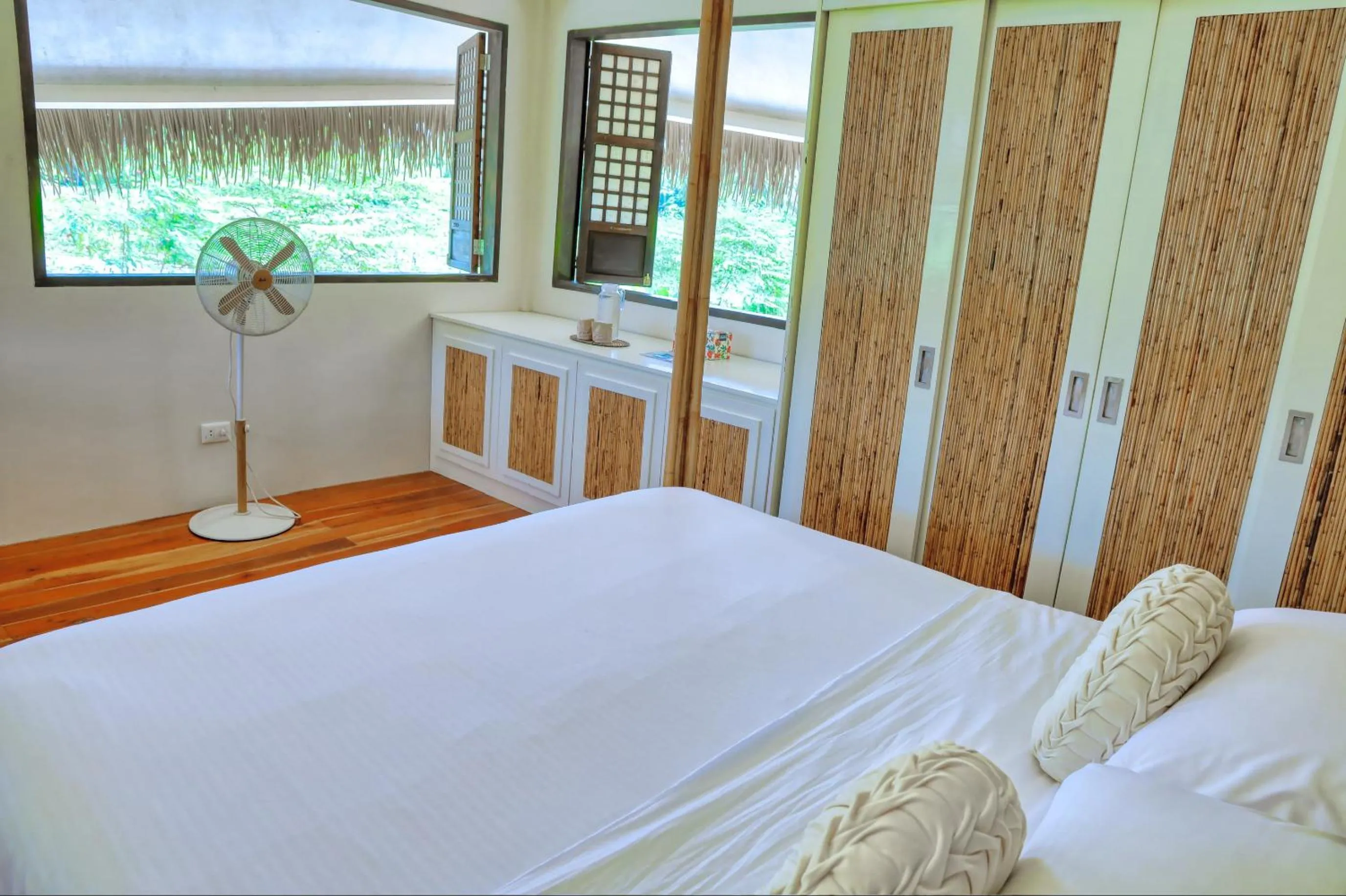 Bedroom, Bed in Fox & The Firefly Cottages