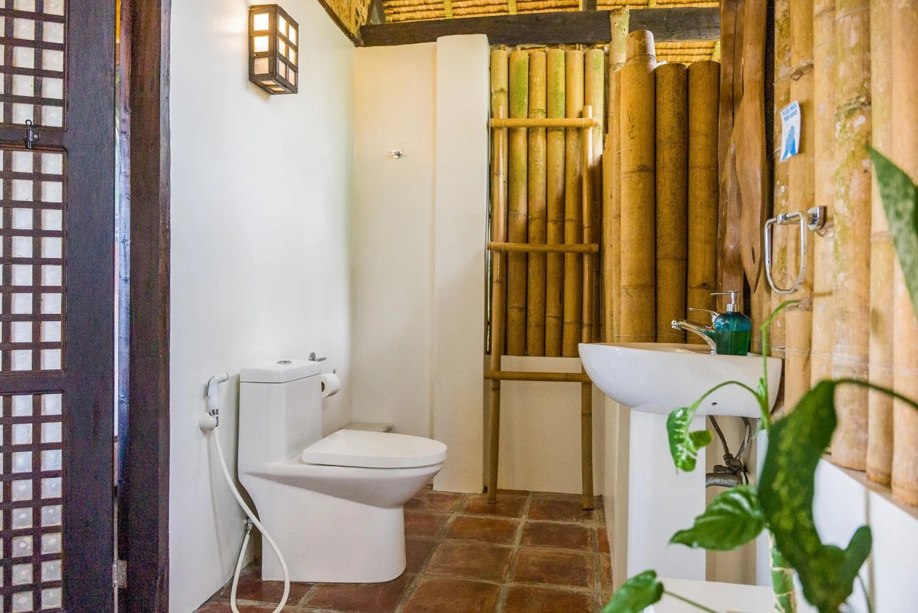 Toilet in Fox & The Firefly Cottages