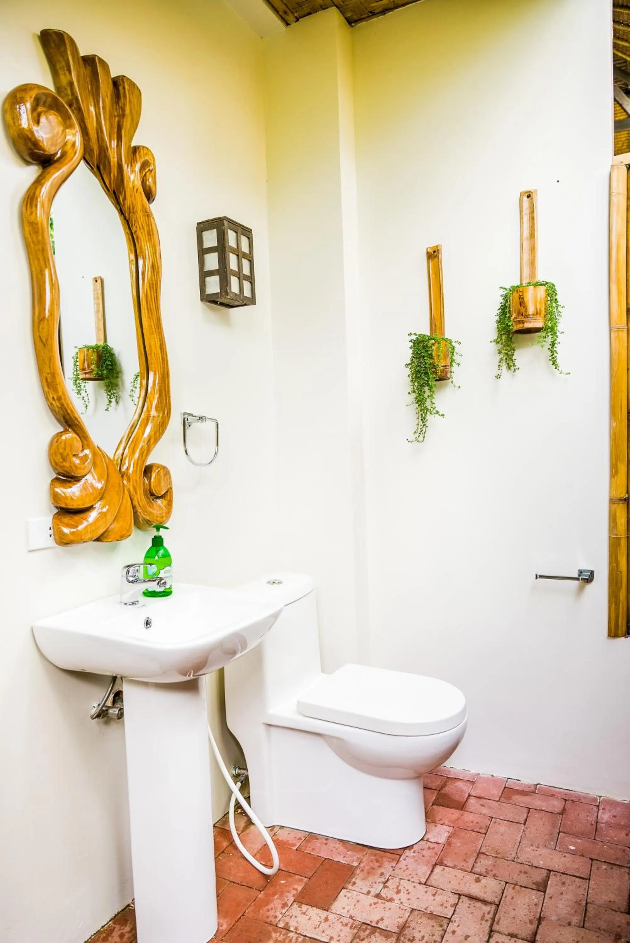 Toilet in Fox & The Firefly Cottages