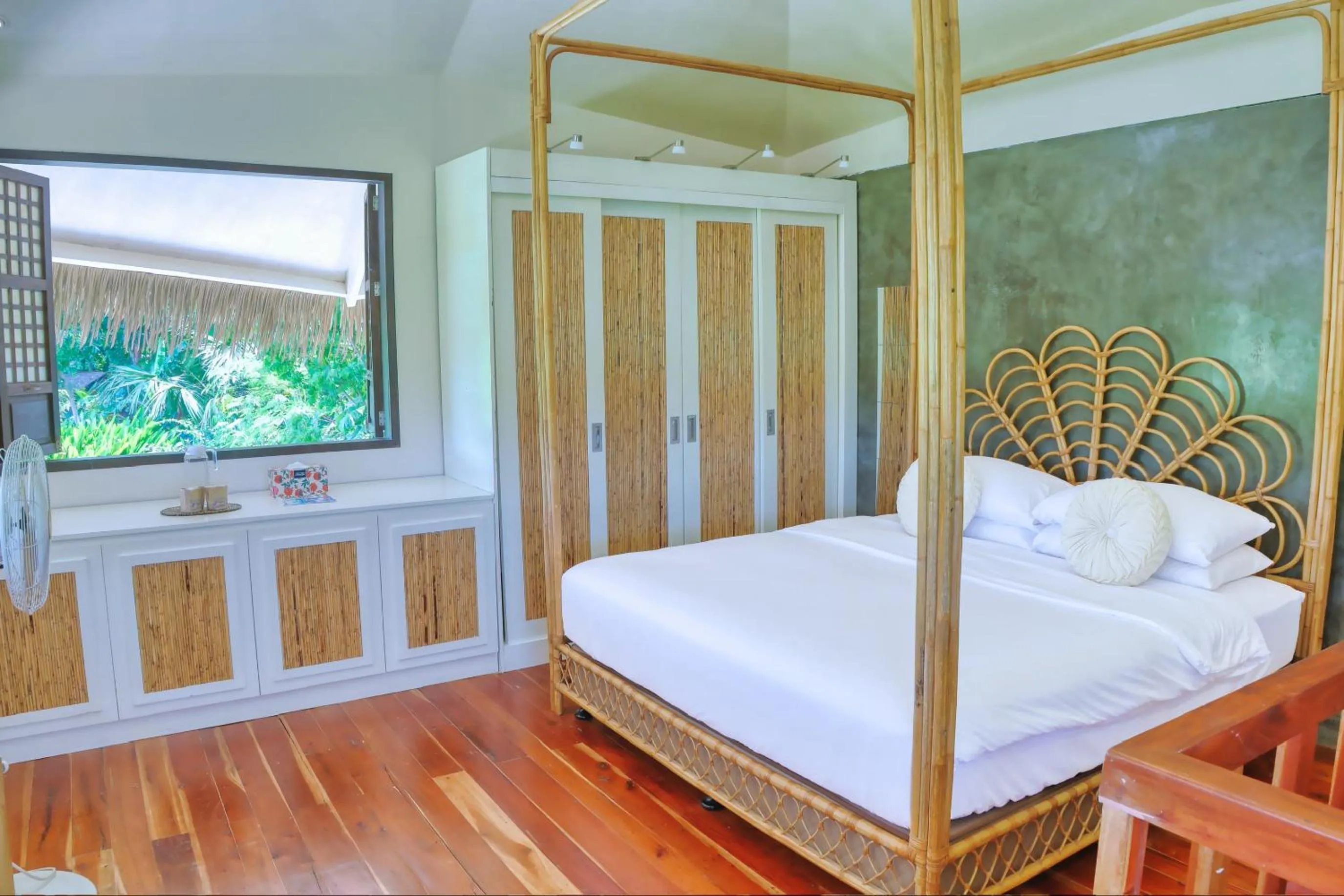 Bedroom, Bed in Fox & The Firefly Cottages