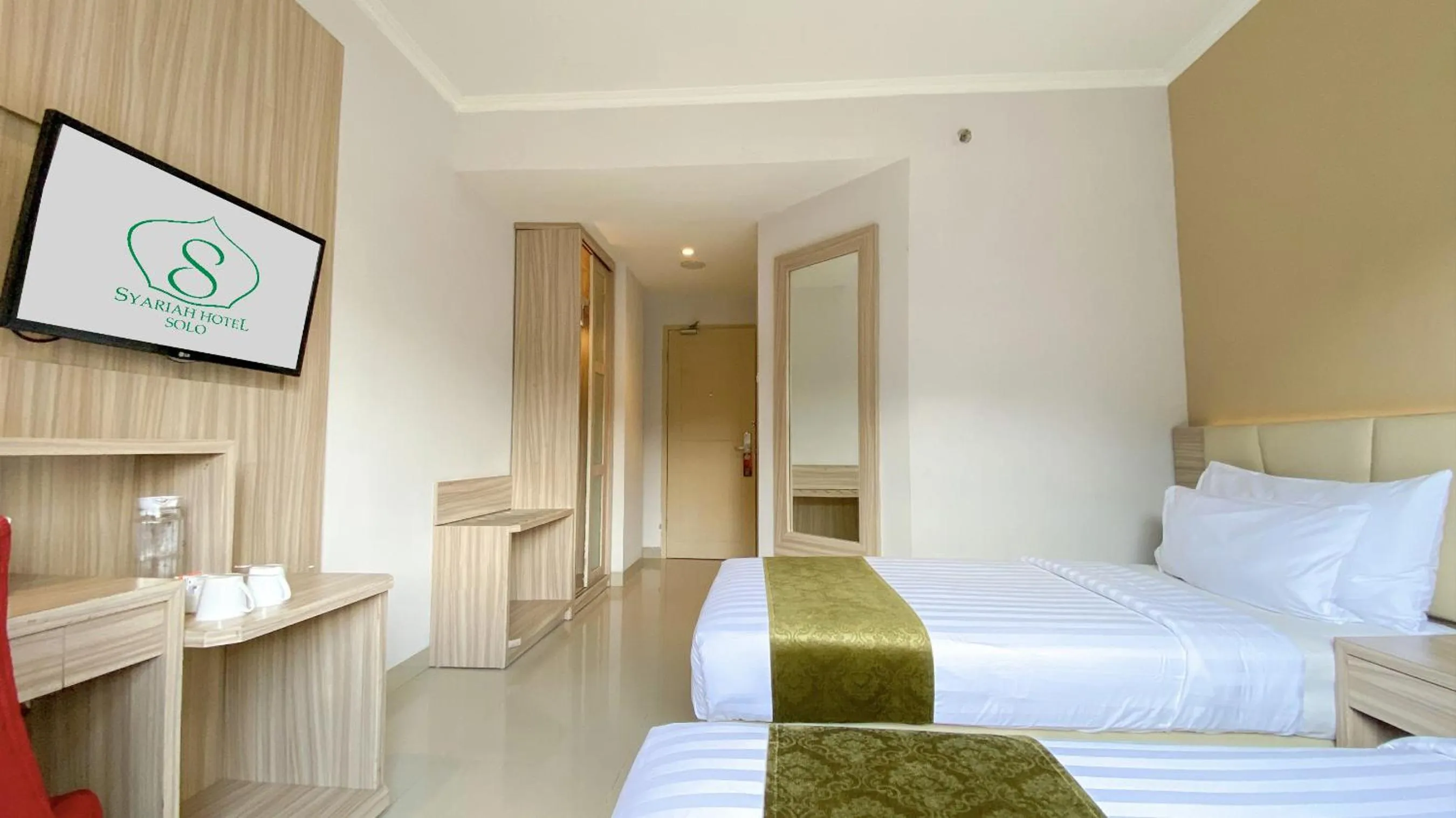 Bedroom, Bed in Lorin Syariah Solo Hotel