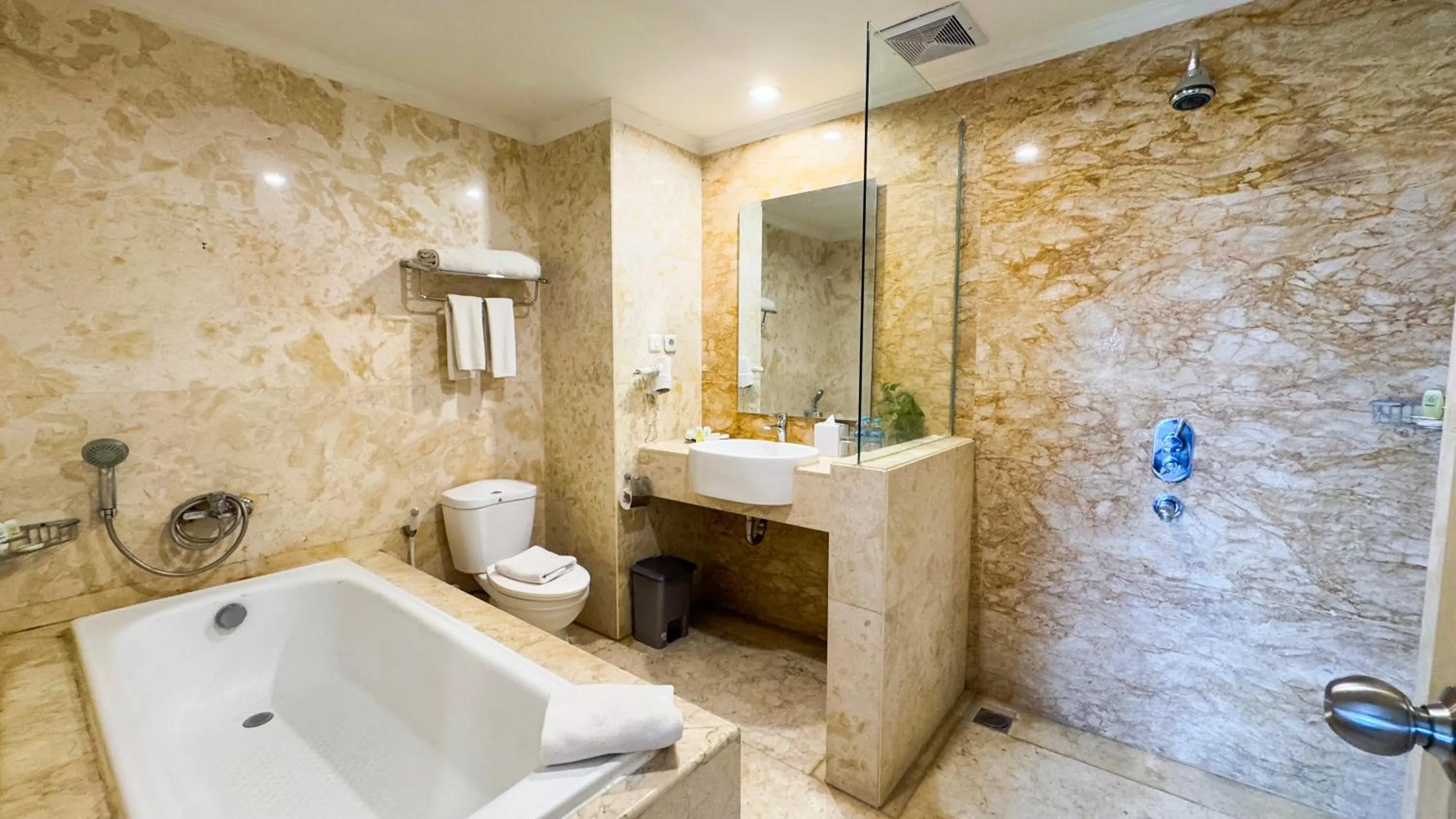 Bathroom in Lorin Syariah Solo Hotel