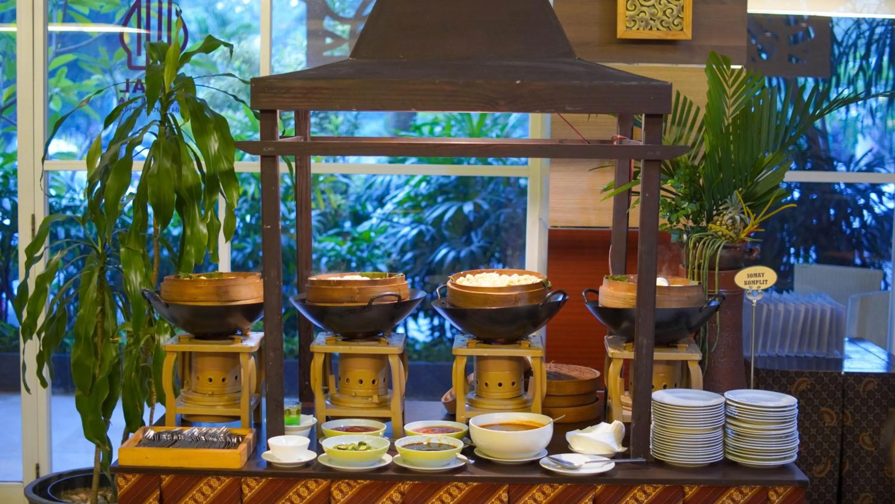 Restaurant/places to eat in Lorin Syariah Solo Hotel