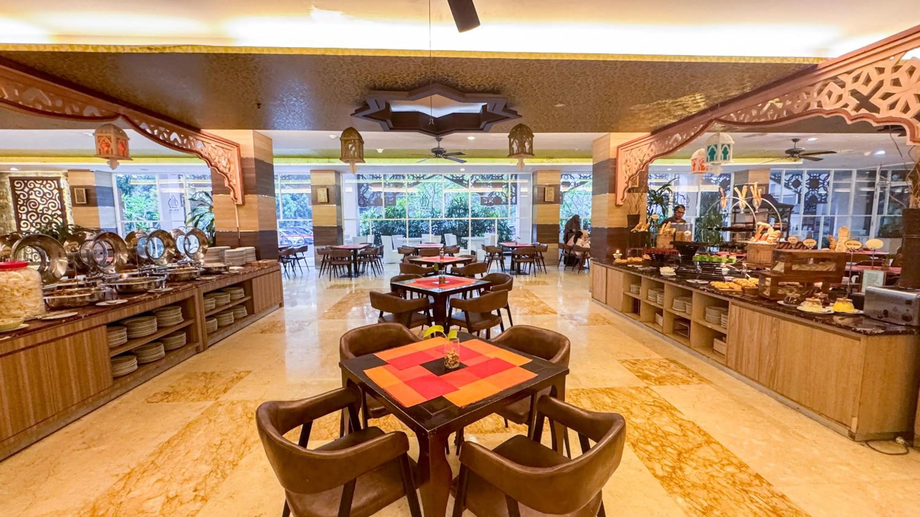 Restaurant/places to eat in Lorin Syariah Solo Hotel